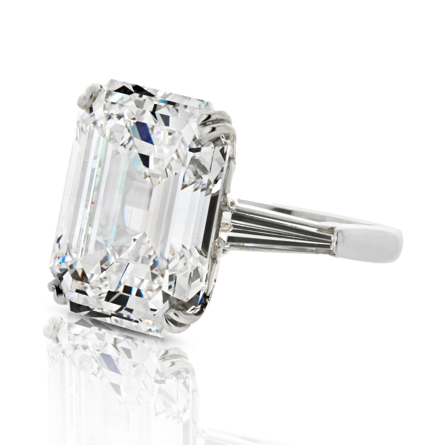 20,29 ct Anillo de compromiso de diamantes talla esmeralda Moderno en venta