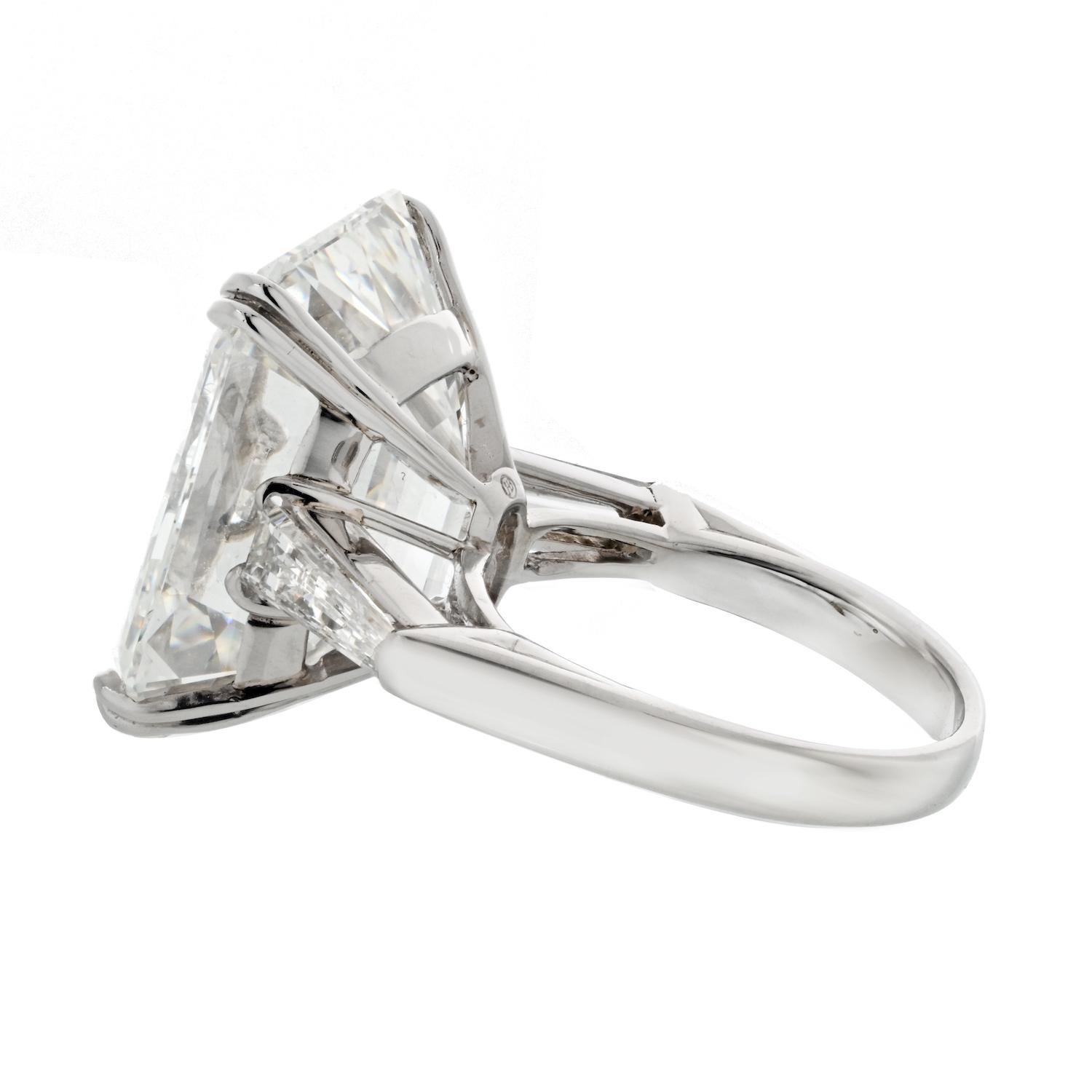 20,29 ct Anillo de compromiso de diamantes talla esmeralda Corte esmeralda en venta