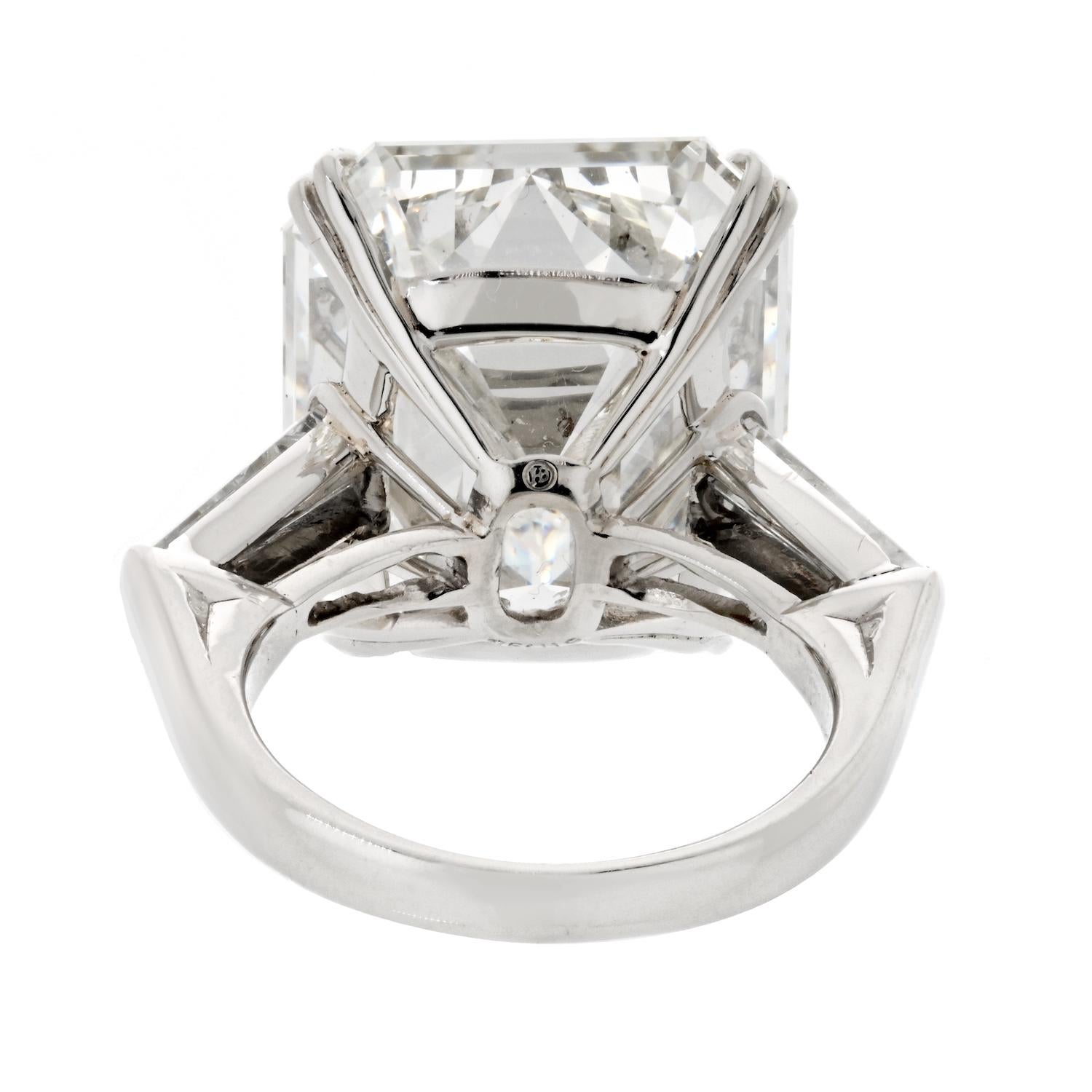 20,29 ct Anillo de compromiso de diamantes talla esmeralda en Excelente estado para la venta en New York, NY