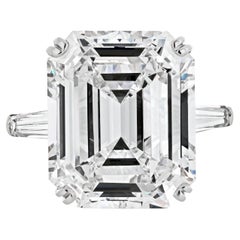 Bague de fiançailles en diamant taille émeraude de 20,29 ct