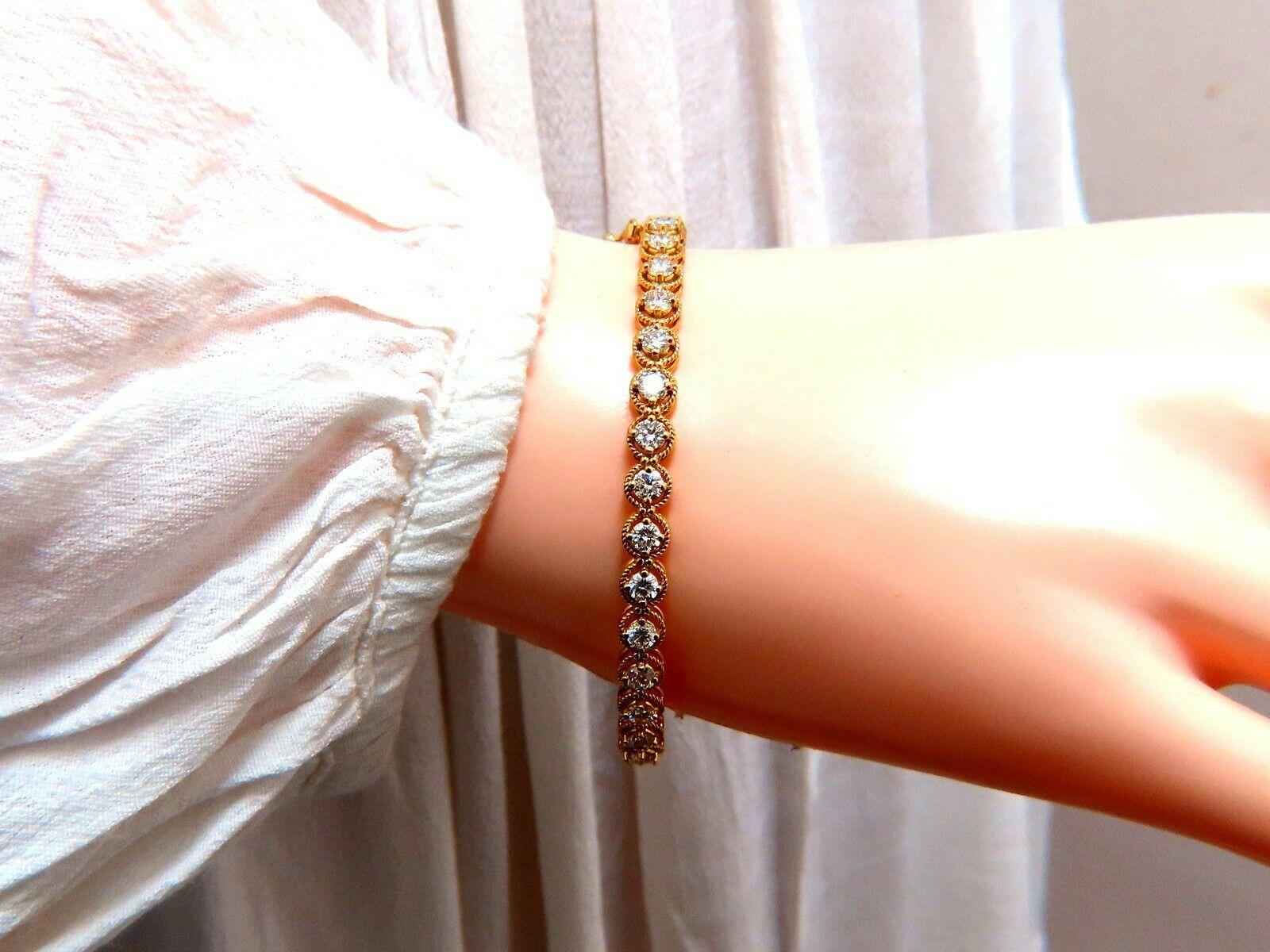 Taille ronde Bracelet jonc en or 14 carats avec diamants naturels de 2,02 carats en vente