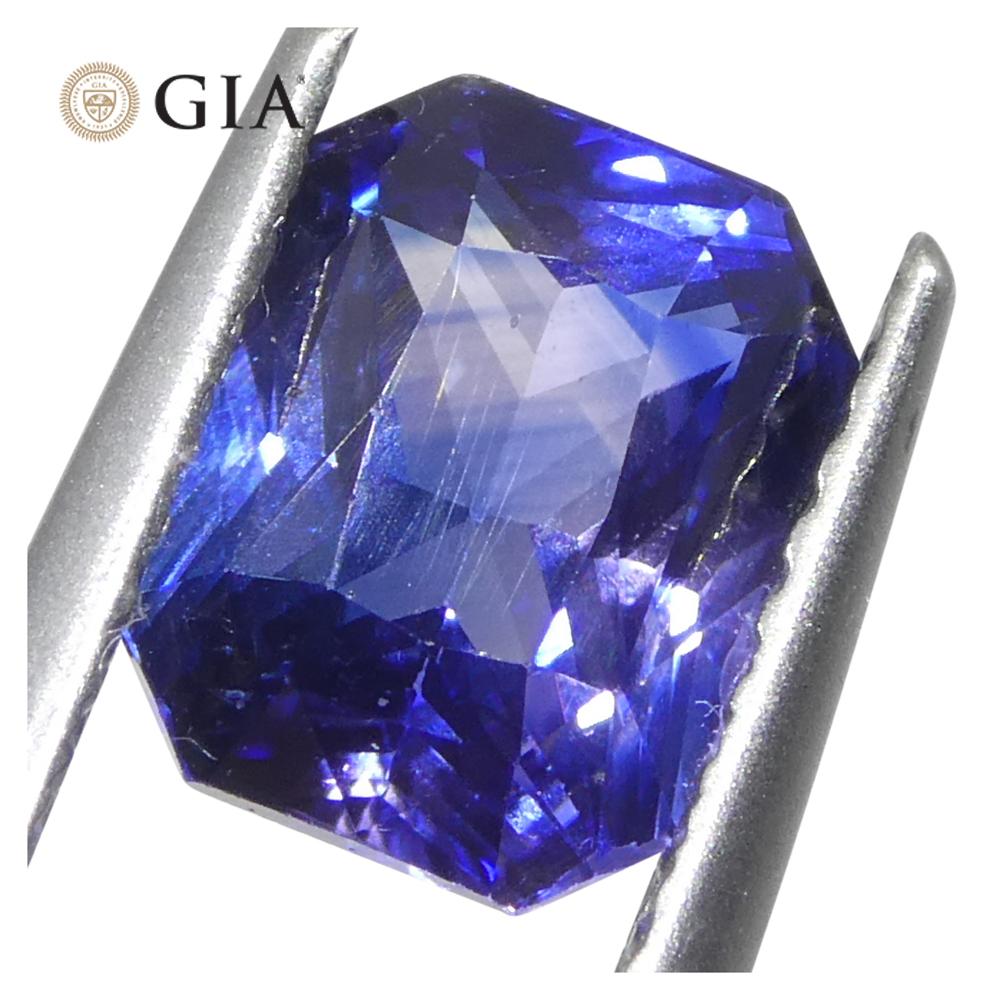 Taille octogone 2.02ct Octagonal/Emerald Cut Purple and Blue Parti Sapphire GIA Certified (en anglais) en vente