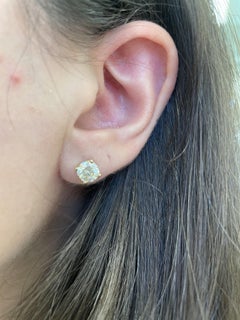 Orecchini con diamanti rotondi da 2,02 carati in oro giallo