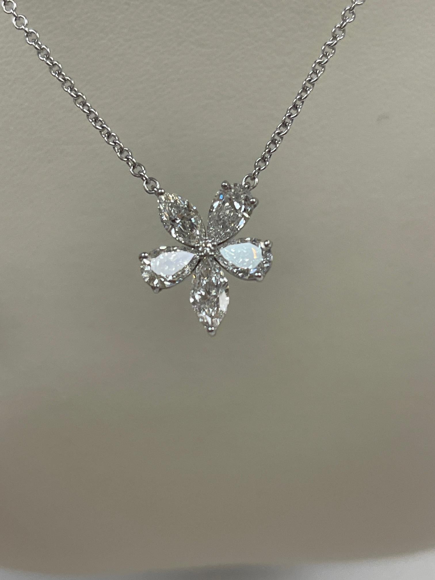 Donna Ciondolo con diamante Marquise e Pear da 2,02 CTW in oro bianco 14K. in vendita