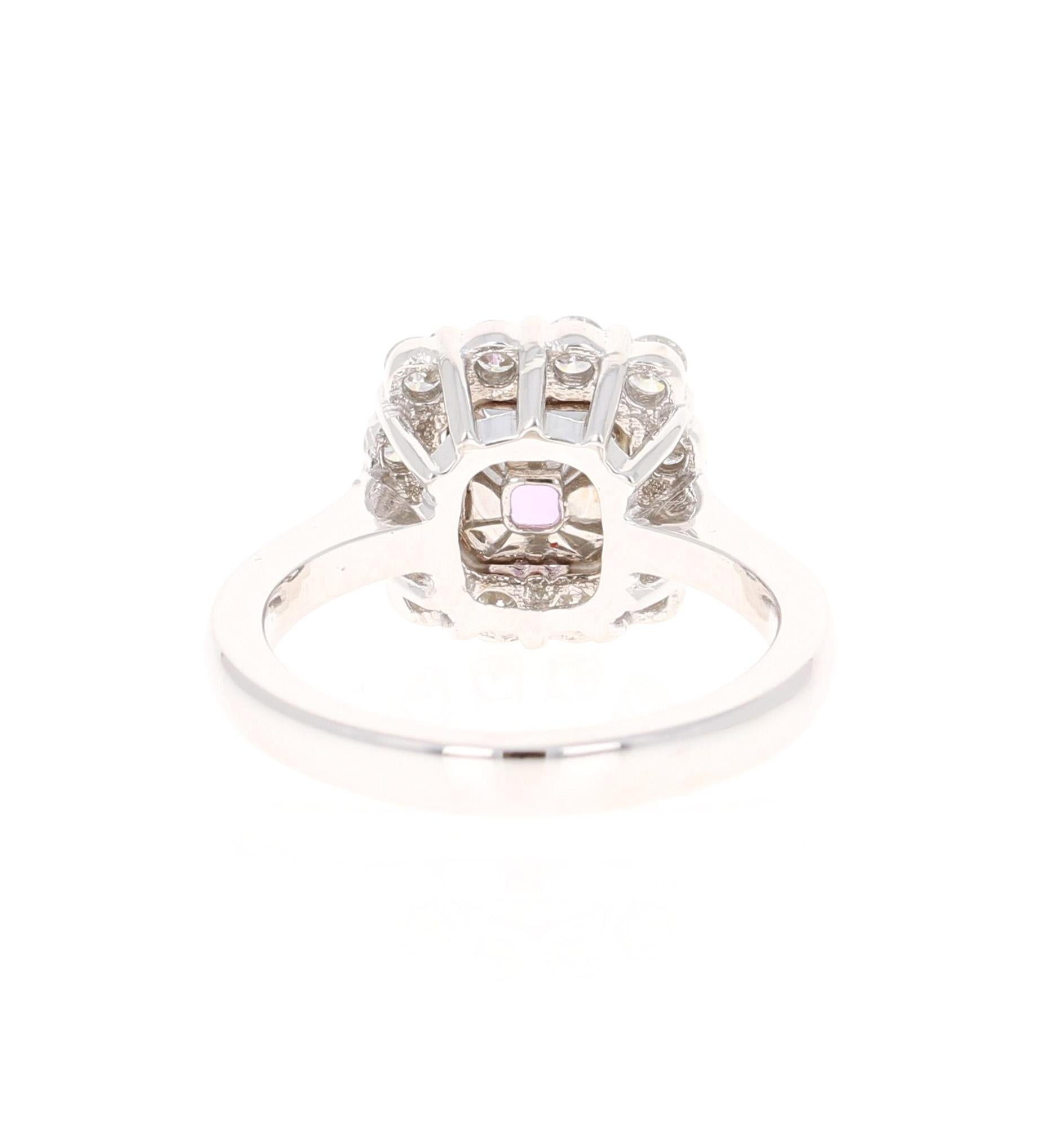 Taille coussin Bague en or blanc 14 carats avec diamants et saphir rose non chauffé de 2,03 carats certifié par le GIA en vente
