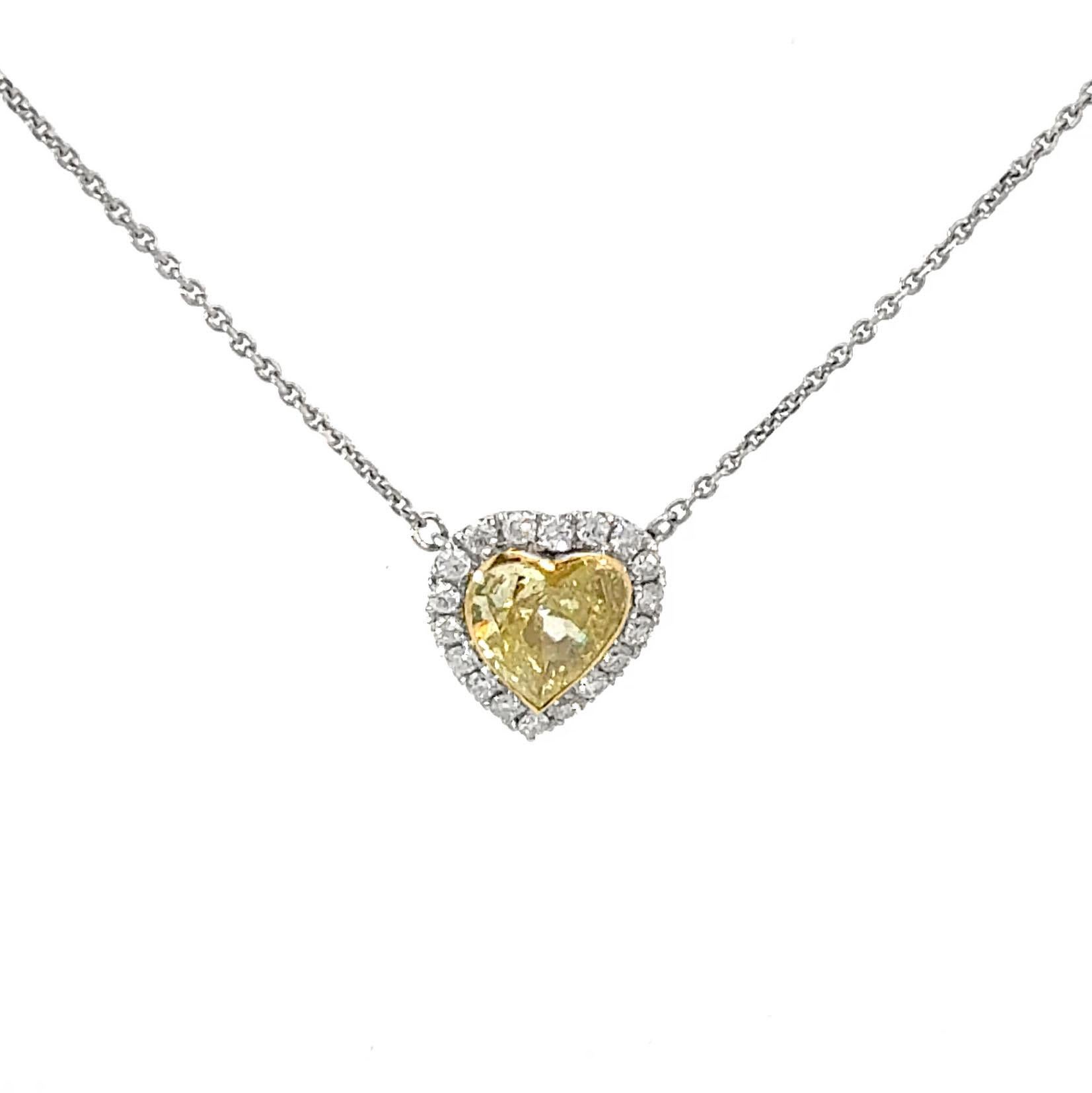 Collier pendentif en forme de cœur avec diamant jaune de 2,03 carats Pour femmes en vente