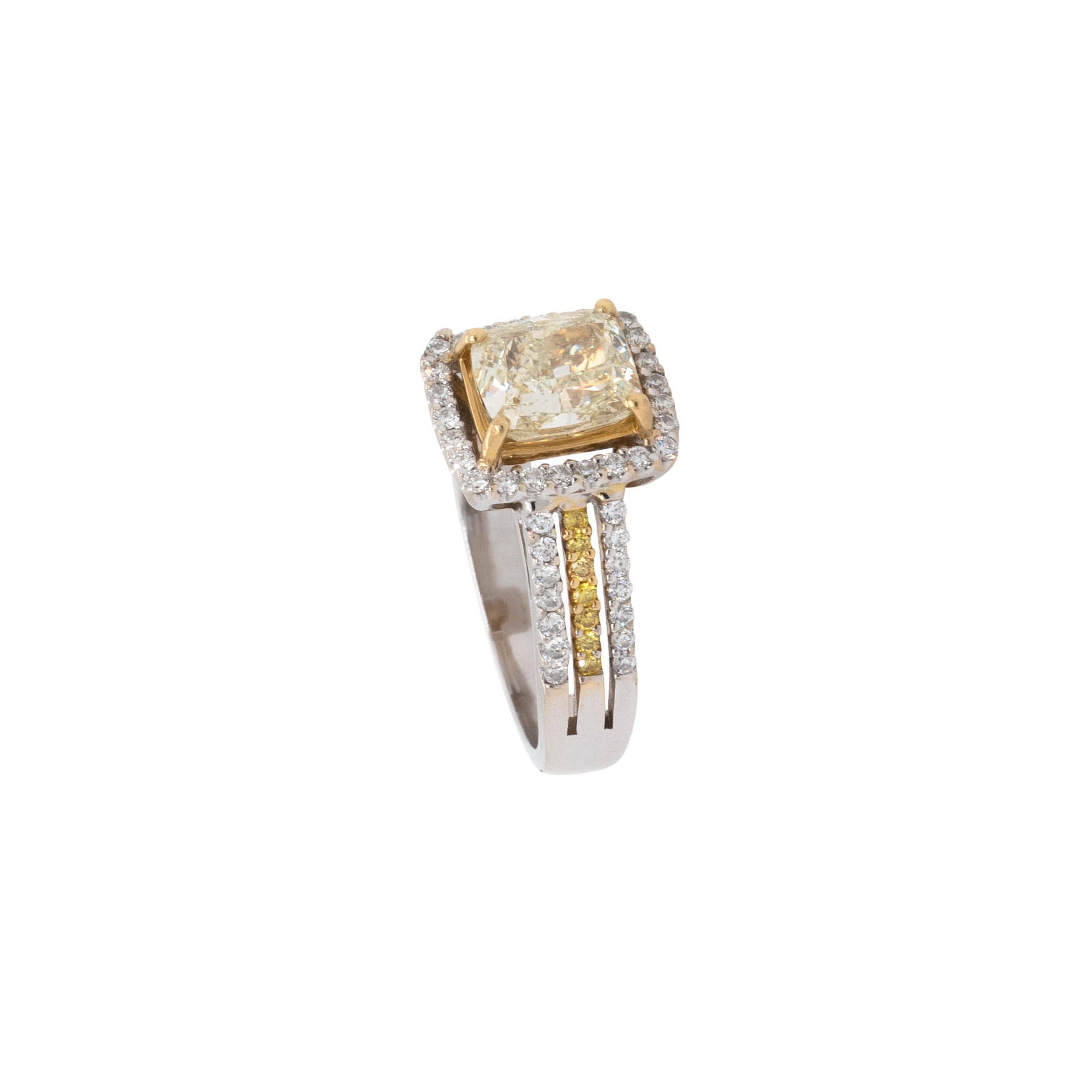 2,03 Karat Natürlicher Cushion-Schliff Fancy Yellow Wide Ring 7