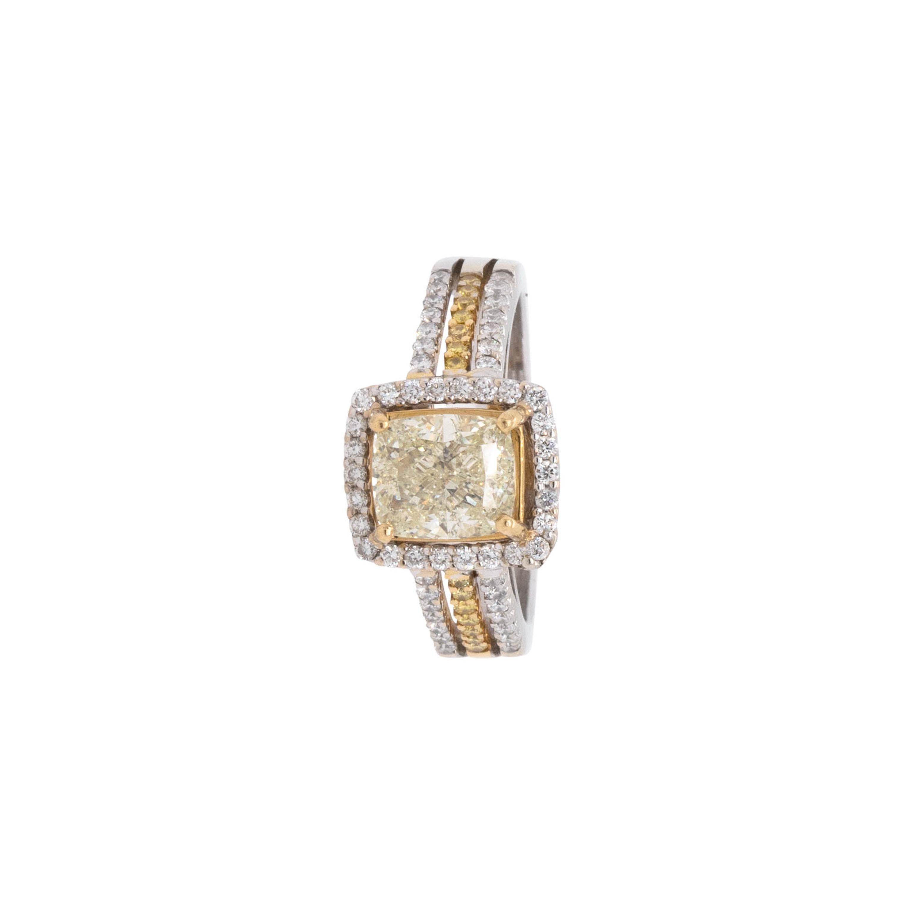 2,03 Karat Natürlicher Cushion-Schliff Fancy Yellow Wide Ring 5