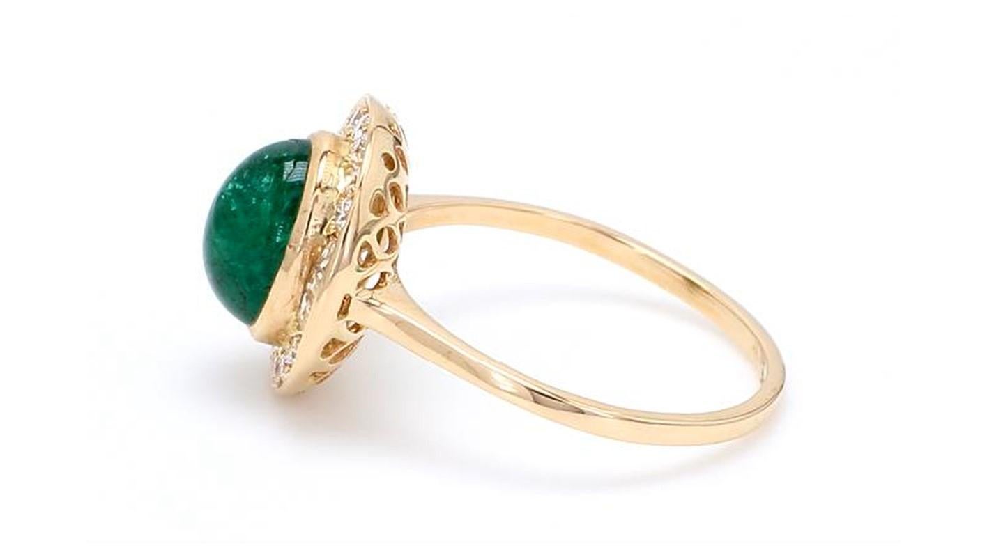 2.03 Carat Oval Cabochon Emerald Diamond 18 Karat Yellow Gold Fashion Ring In New Condition For Sale In Hollywood, FL