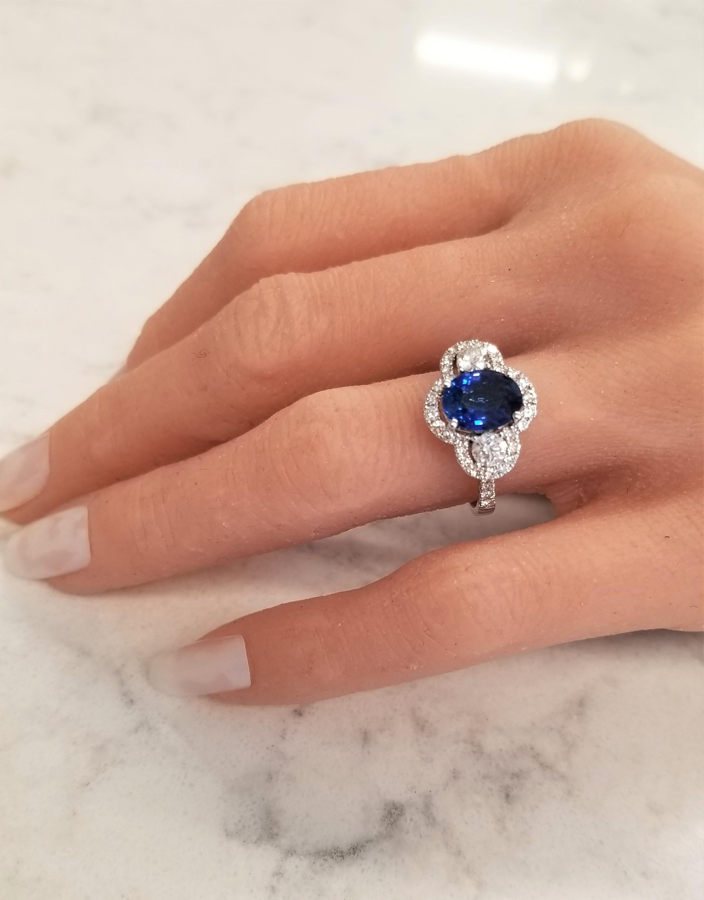 AGL Certified 2.03 Carat Oval Sapphire & Diamond Cocktail Ring in 18K Gold In New Condition In Chicago, IL