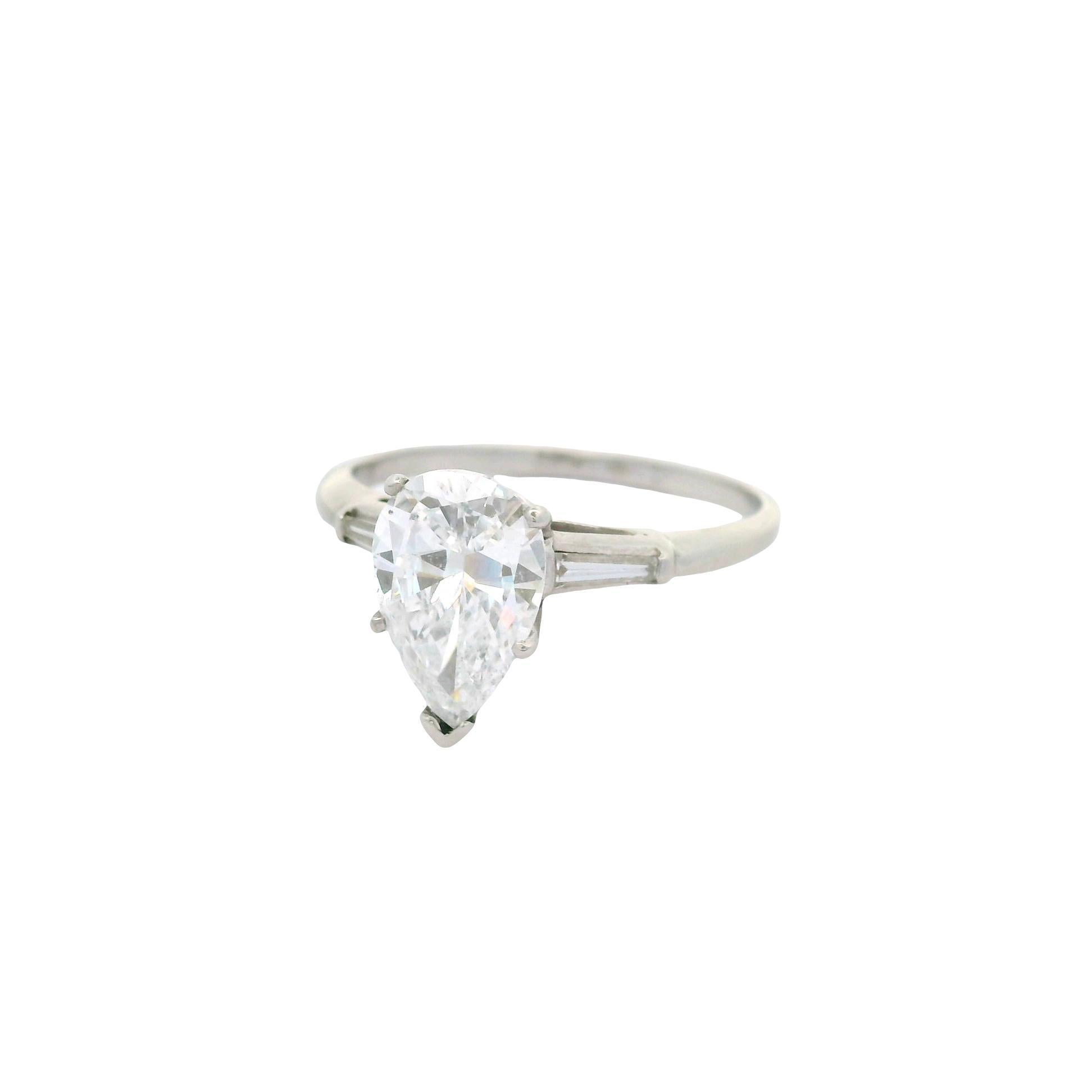 Contemporaneo Anello di fidanzamento in platino con diamante a forma di pera da 2,03 carati, certificato GIA D-SI1 in vendita