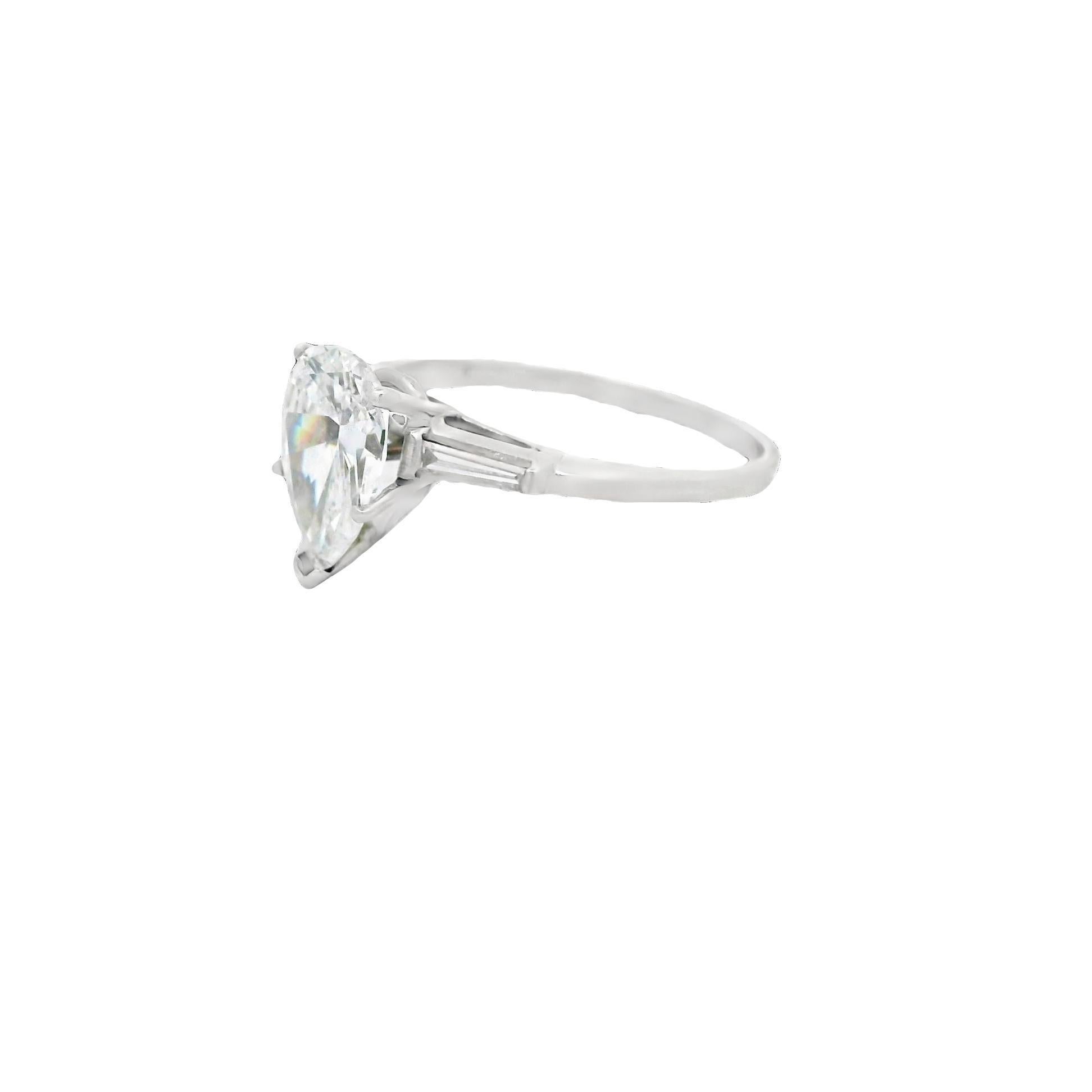 Anello di fidanzamento in platino con diamante a forma di pera da 2,03 carati, certificato GIA D-SI1 In condizioni ottime in vendita a Beverly Hills, CA