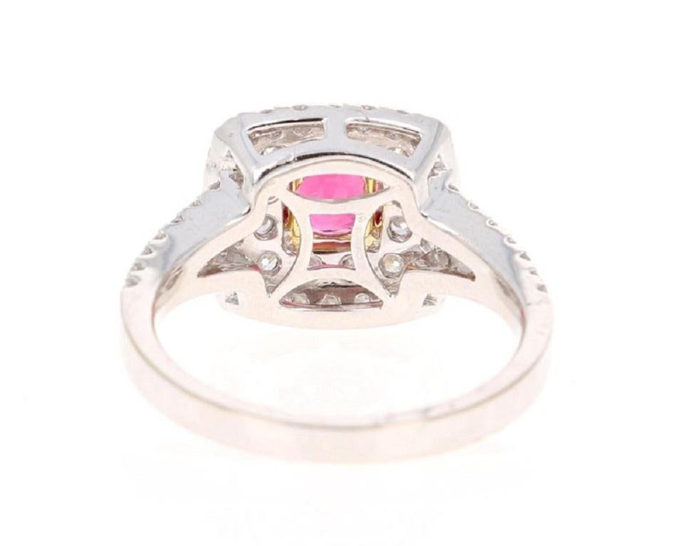 Taglio cuscino Anello di fidanzamento in oro bianco 18 carati con diamante spinello da 2,03 carati in vendita