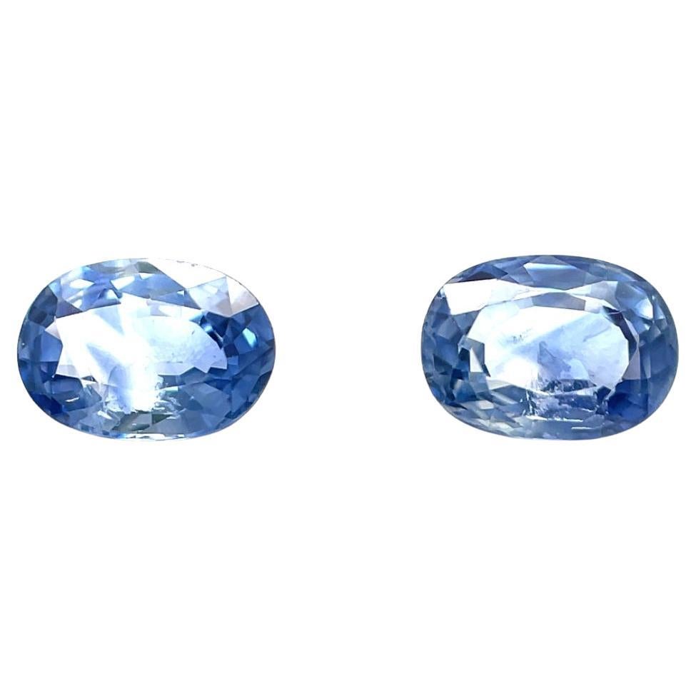 2,03 Karat blaue Saphire, insgesamt  Paar ungefasste ovale Edelsteine für Ohrringe