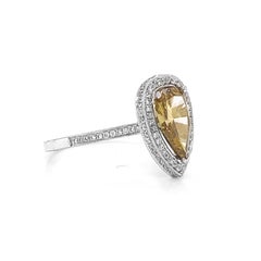 2,03 Karat T.W. Natürliche Minen Fancy Brown Yellow Pear Diamond Halo Platinum Ring