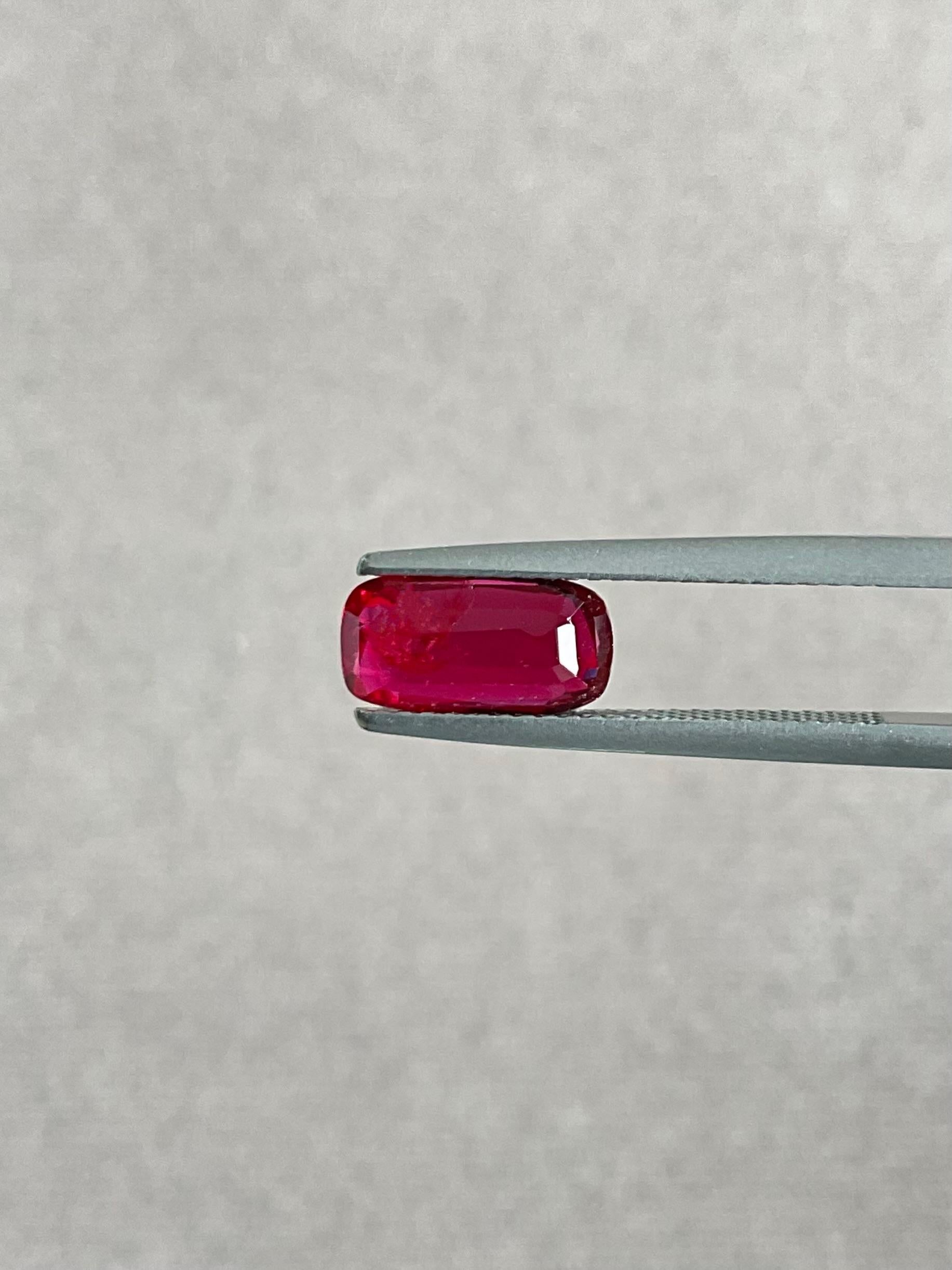 Taglio cuscino Rubino del Mozambico non riscaldato da 2,03 carati di provenienza etica in vendita