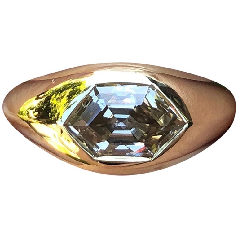 2.03 Carat VS Champagne Hexagon Diamond Ring 18 Karat Gold Signet