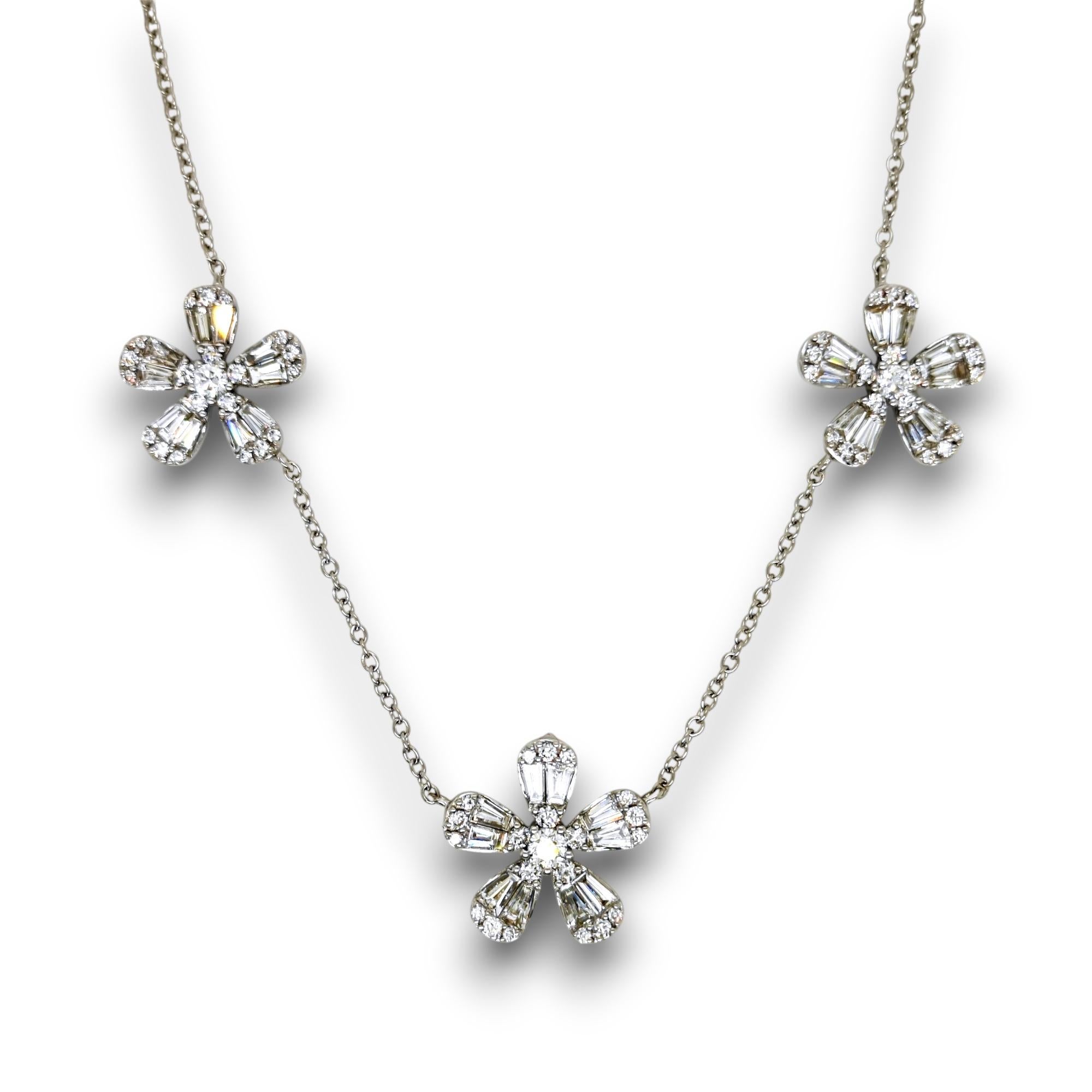 Collar de oro blanco con diamantes de 2.03 quilates Baguette cónica en venta