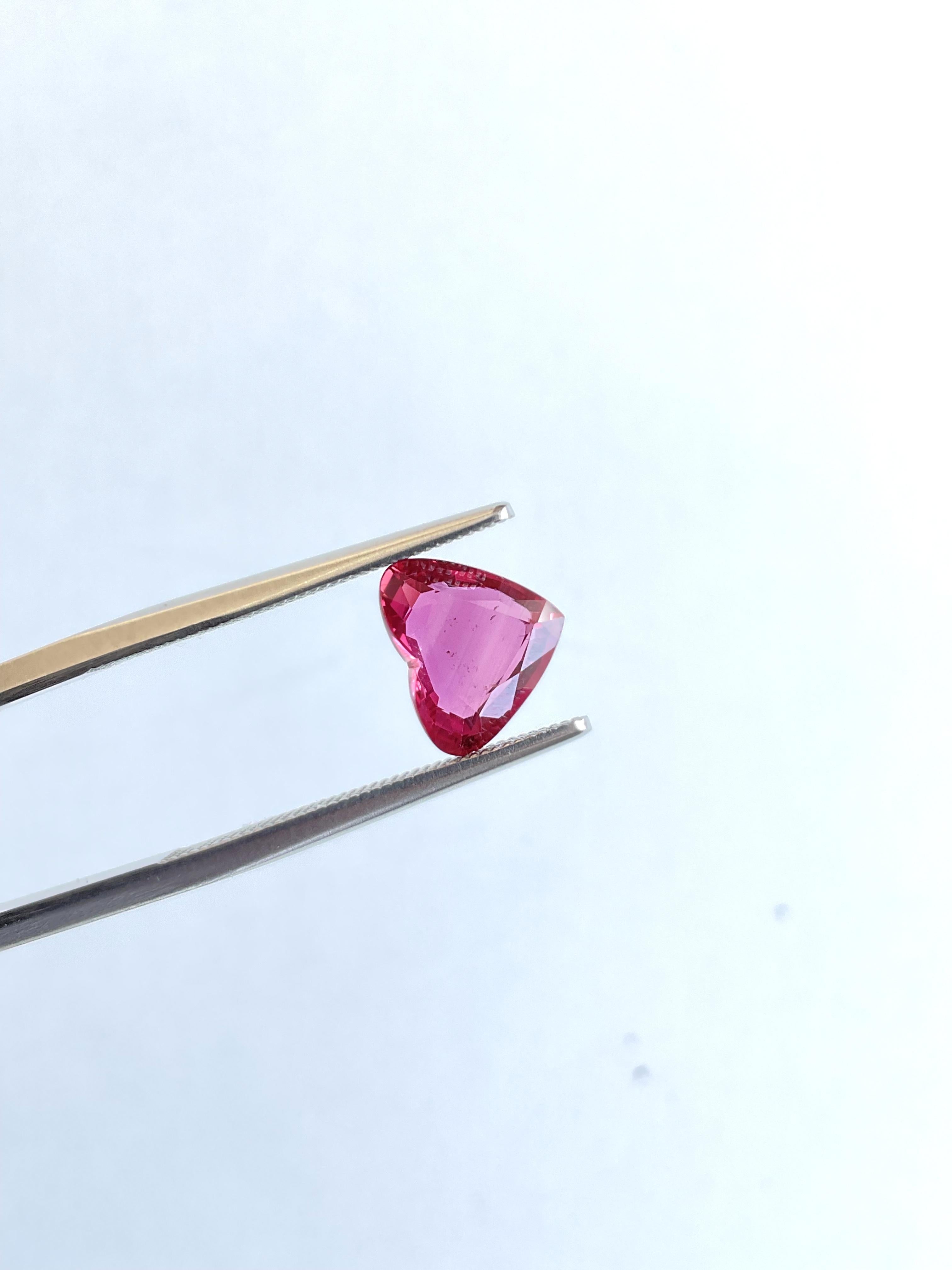 2,03 Karat Orangefarbener roter Rubin Mosambik Hitzefrei Herzschliff Stein Natürlicher Edelstein für Damen oder Herren im Angebot