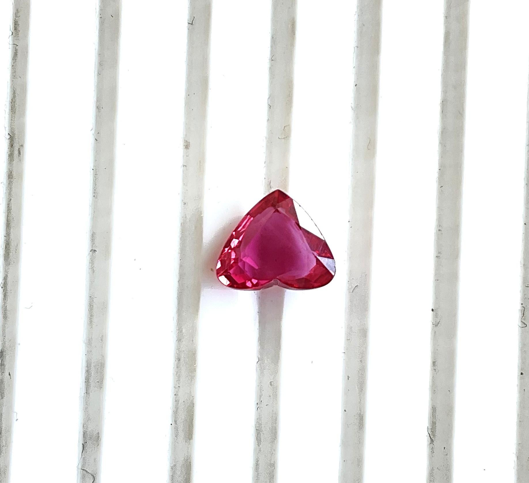 2,03 Karat Orangefarbener roter Rubin Mosambik Hitzefrei Herzschliff Stein Natürlicher Edelstein im Angebot 2