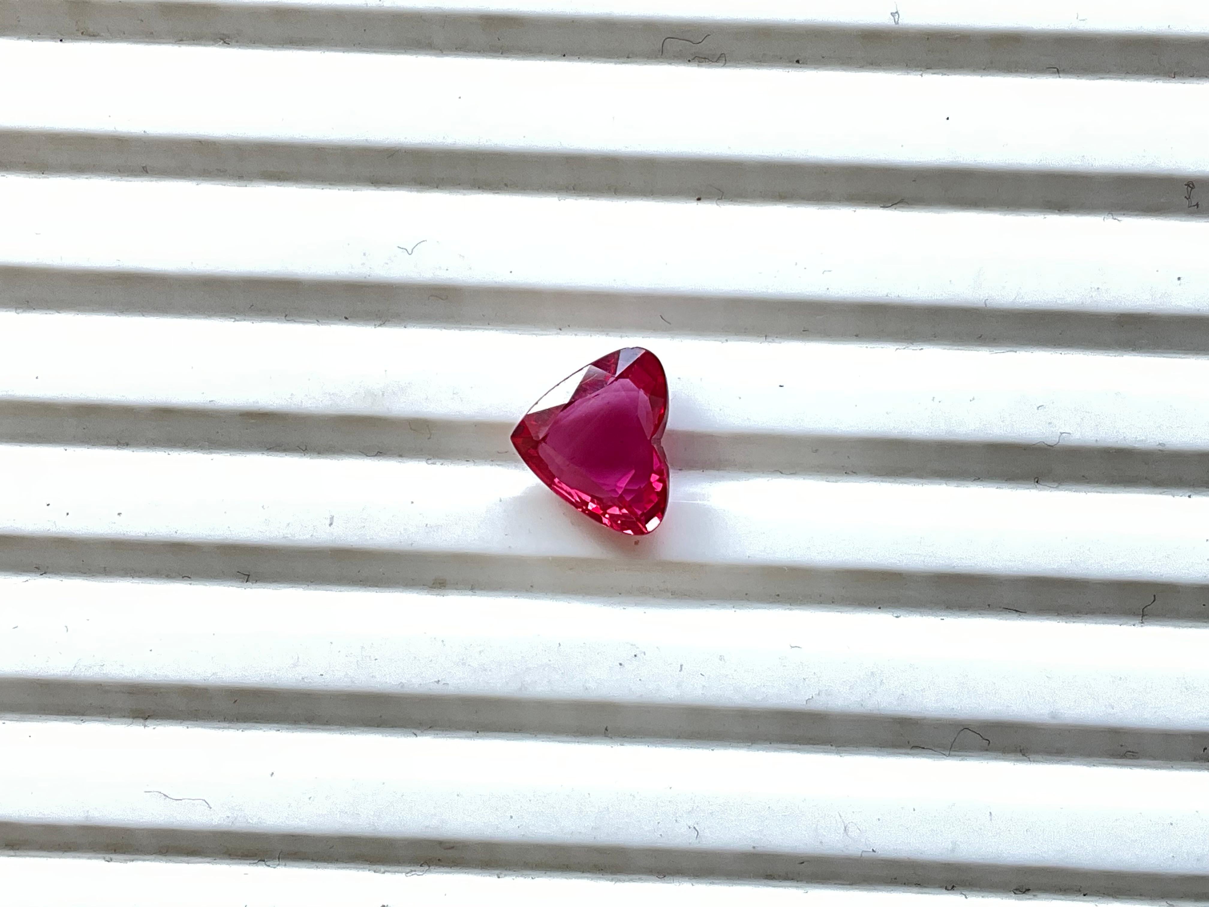 2,03 Karat Orangefarbener roter Rubin Mosambik Hitzefrei Herzschliff Stein Natürlicher Edelstein im Angebot 4