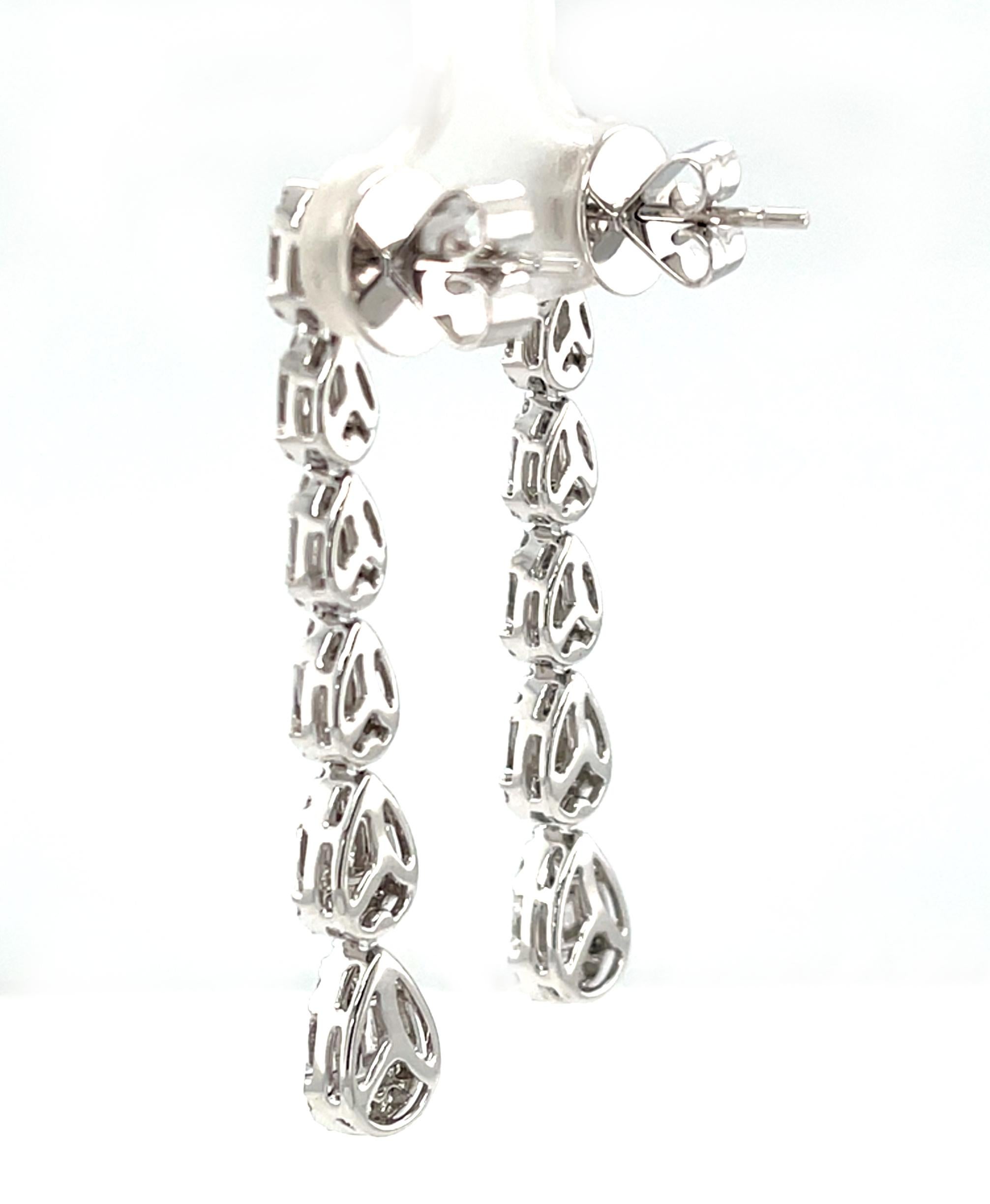 Pendientes Cascada de Diamantes de 2,03 Quilates Totales en Oro Blanco de 18k en venta 2