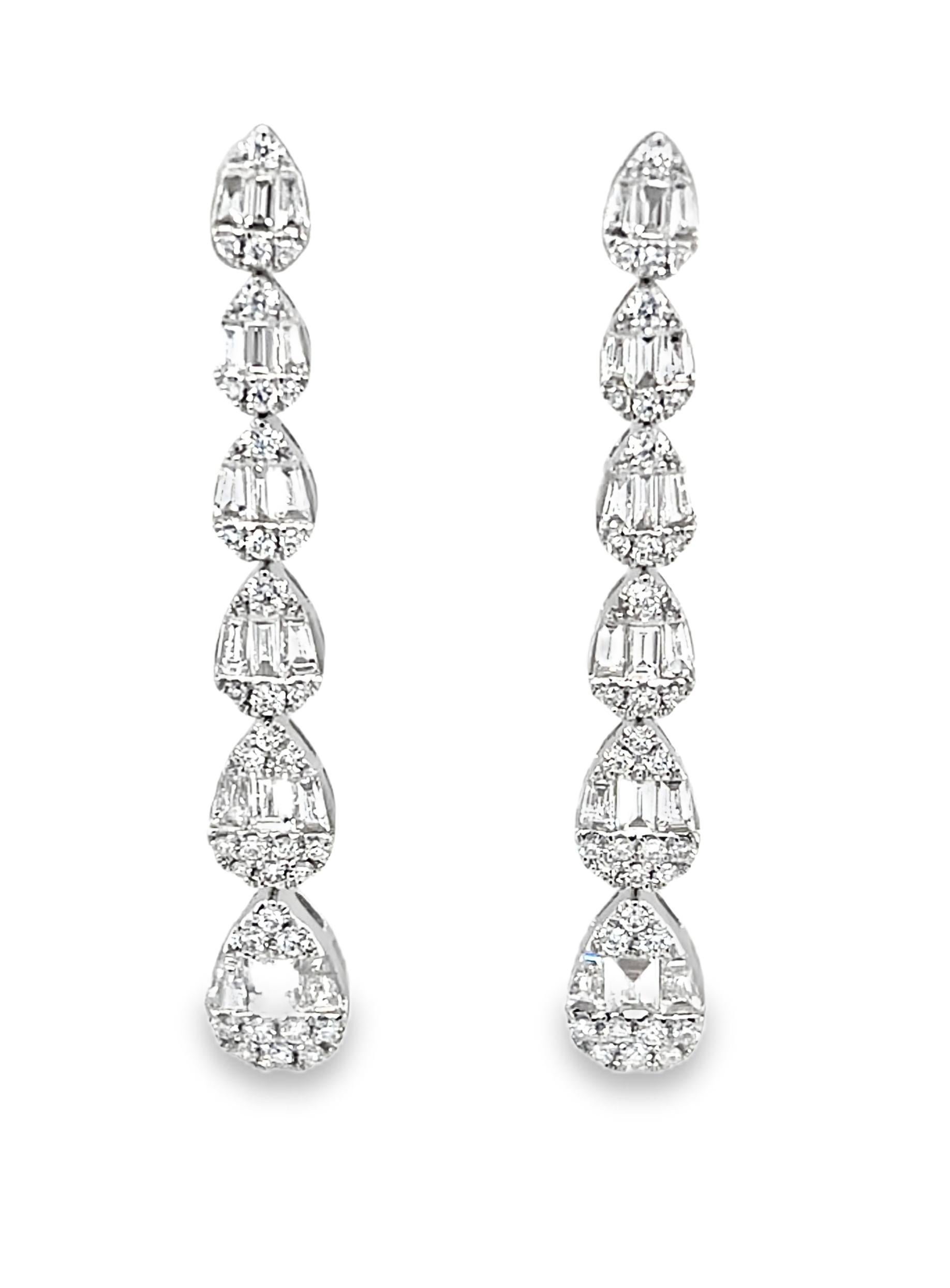 Pendientes Cascada de Diamantes de 2,03 Quilates Totales en Oro Blanco de 18k en venta 3