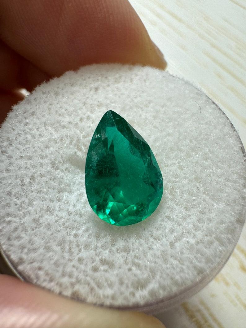2,03 Ct 11x7,5 Smeraldo colombiano verde intenso con taglio a pera - Pietra di nascita autentica di maggio In condizioni Nuovo in vendita a Jupiter, FL