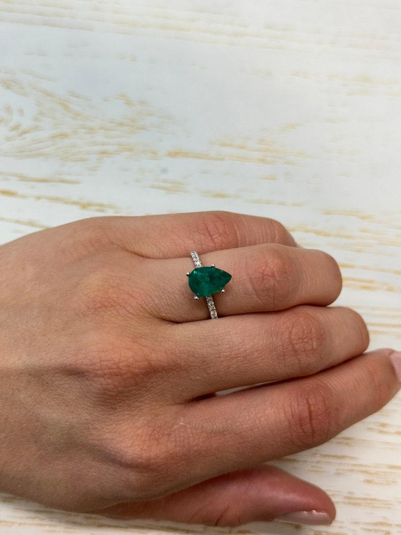 2,03 Ct 11x7,5 Smeraldo colombiano verde intenso con taglio a pera - Pietra di nascita autentica di maggio in vendita 2