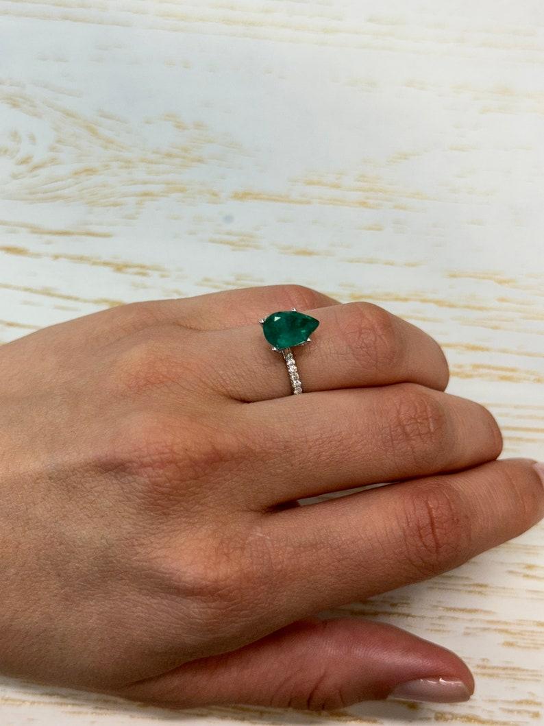 2,03 Ct 11x7,5 Smeraldo colombiano verde intenso con taglio a pera - Pietra di nascita autentica di maggio in vendita 3
