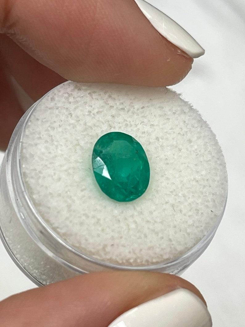 2,03 Ct 9x8 Smeraldo ovale colombiano verde scuro sciolto in vendita 1