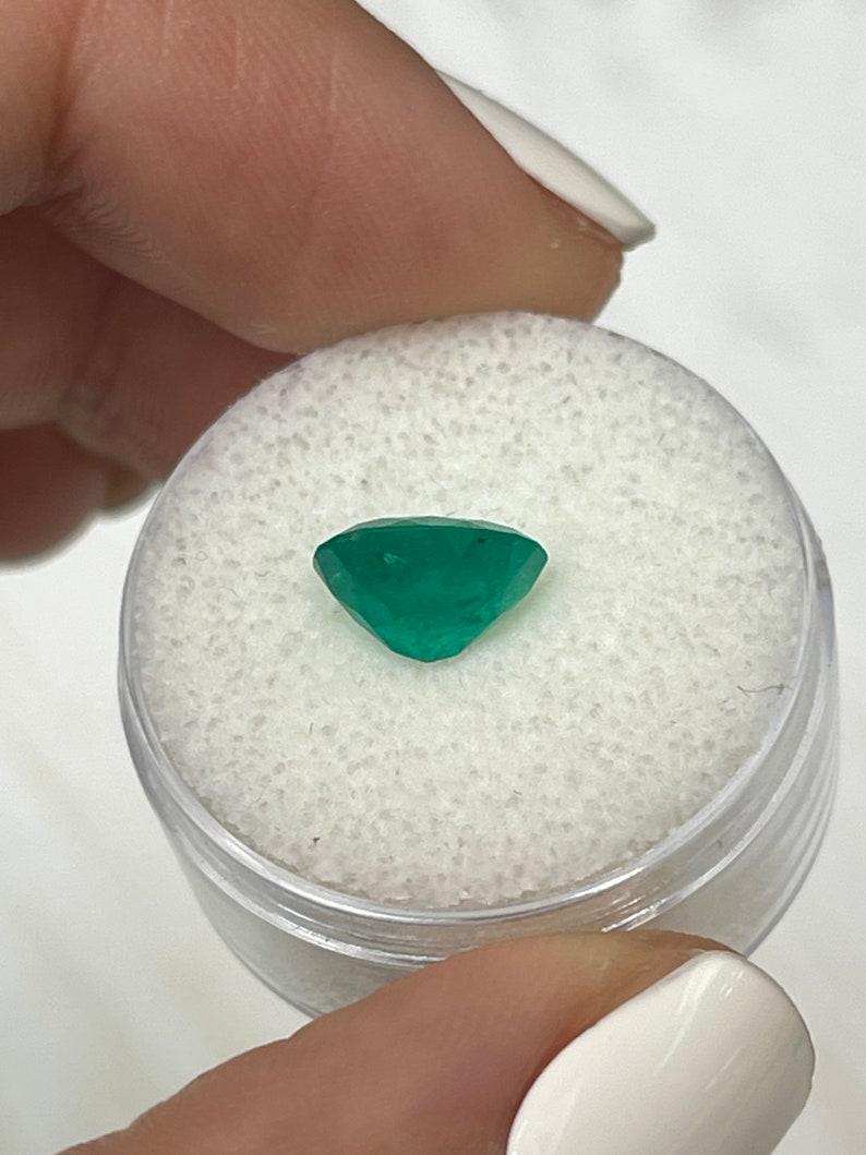 2,03 Ct 9x8 Smeraldo ovale colombiano verde scuro sciolto in vendita 2