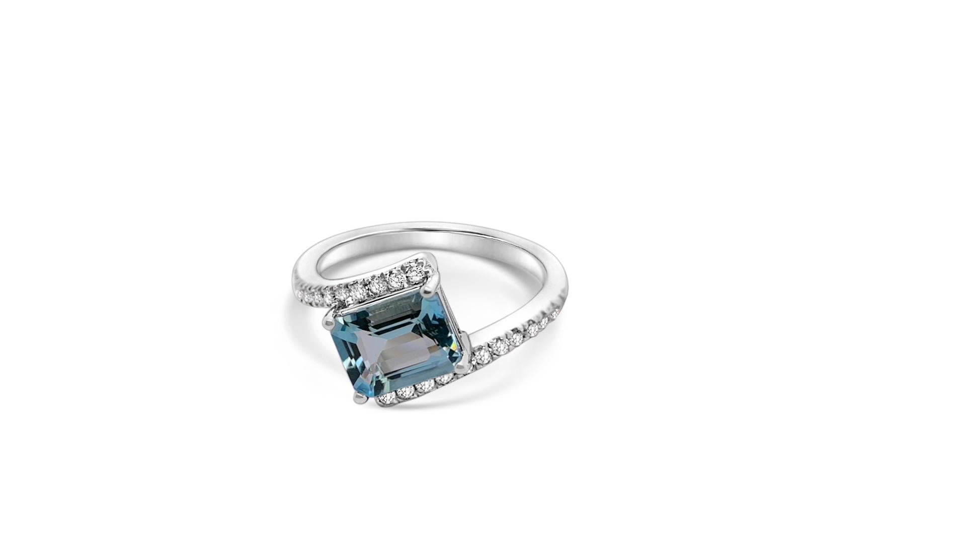 Art Deco 2.03 Ct Aquamarine Ethical Ring 92.5 Sterling Silver Engagement Ring For Women's For Sale
