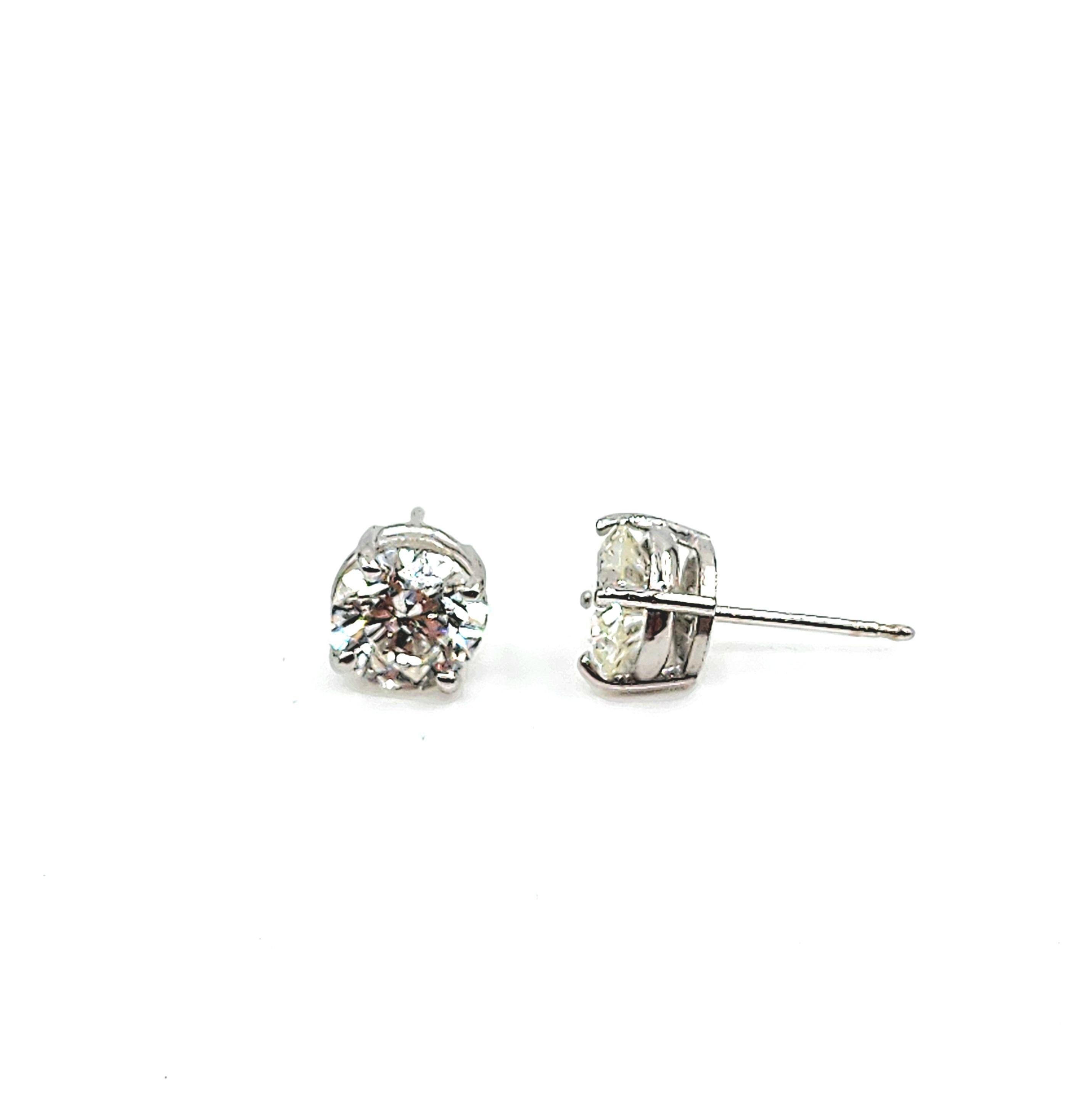 Round Cut 2.03 ct Diamond Stud Earrings For Sale