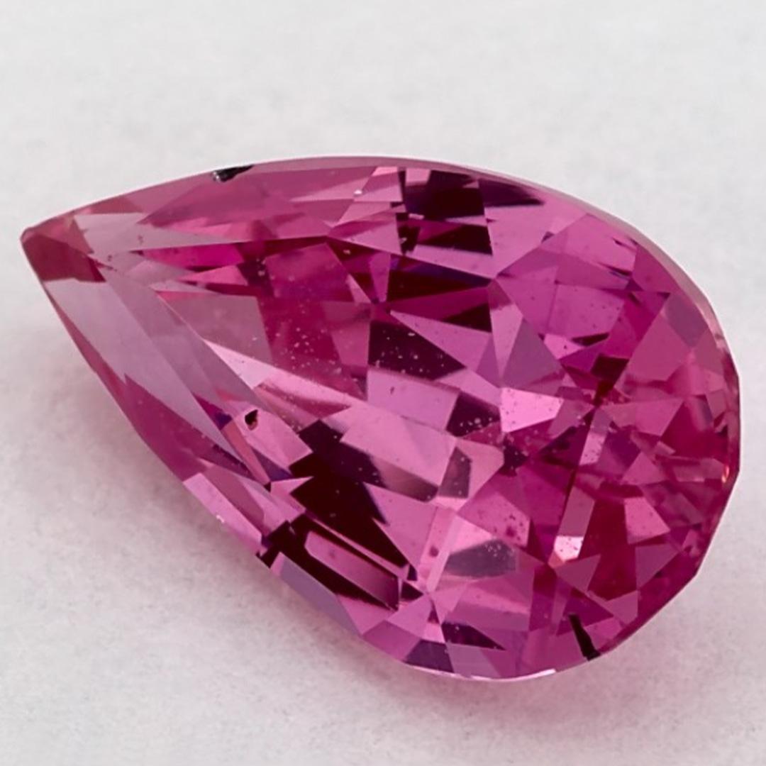 Dieser natürliche rosa Saphir bietet Eleganz und Raffinesse. Mit seiner satten Farbsättigung und seinem präzisen Schliff ist er das perfekte Herzstück für einen Verlobungsring oder ein luxuriöses Schmuckdesign.

Dieser Saphir stammt aus Sri Lanka