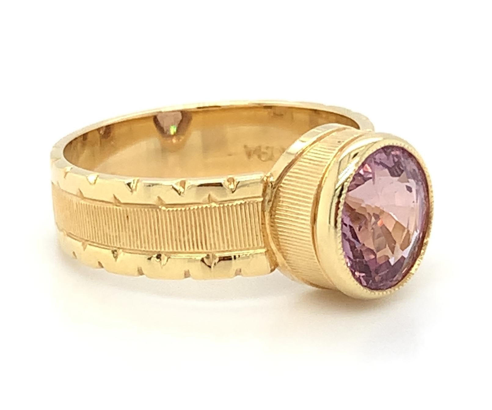 2.03 ct. Pink Spinel Band Ring in 18k Yellow Gold   For Sale 1