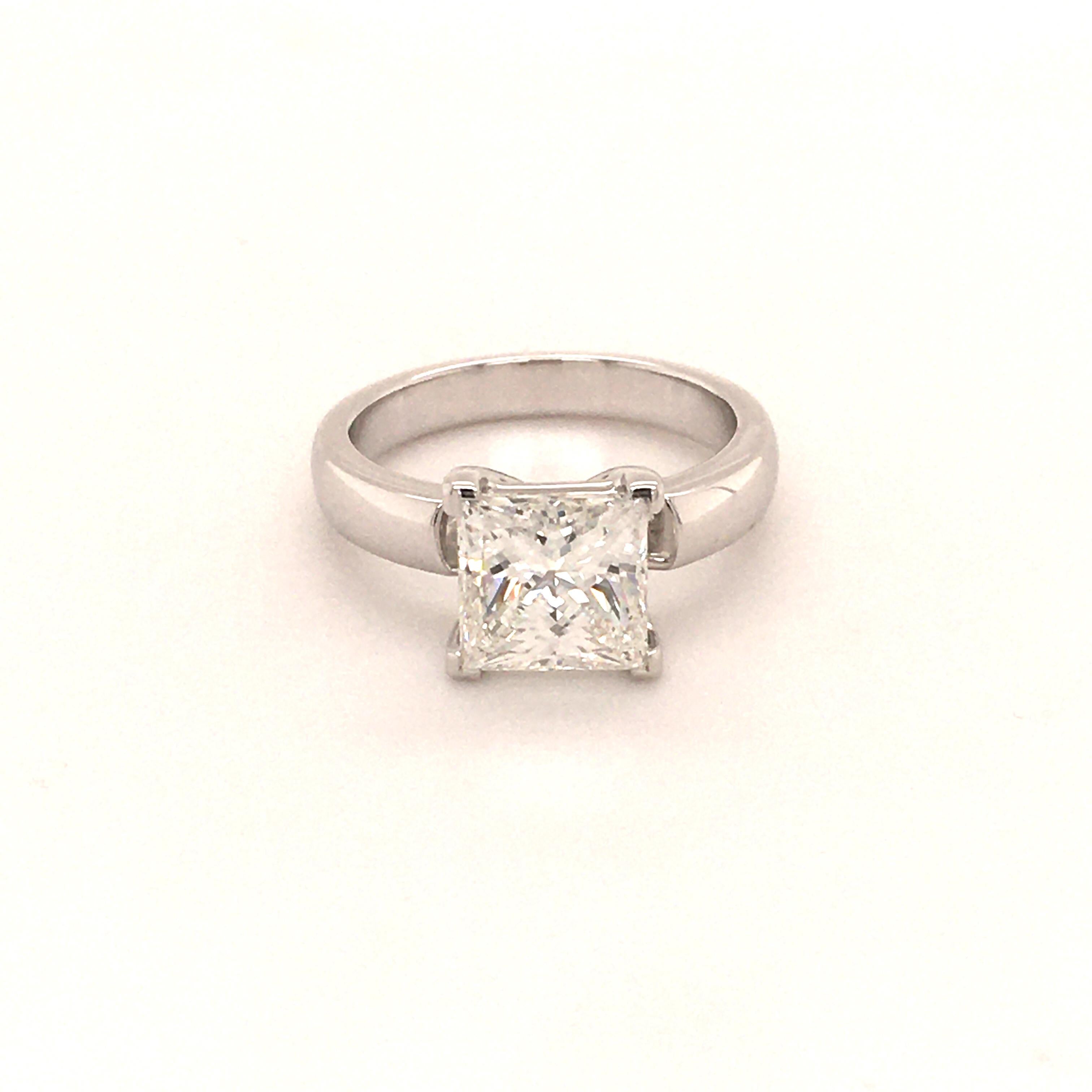 Contemporary 2.03 Carat Princess Cut Diamond Ring in 18 Karat White Gold by Bucherer