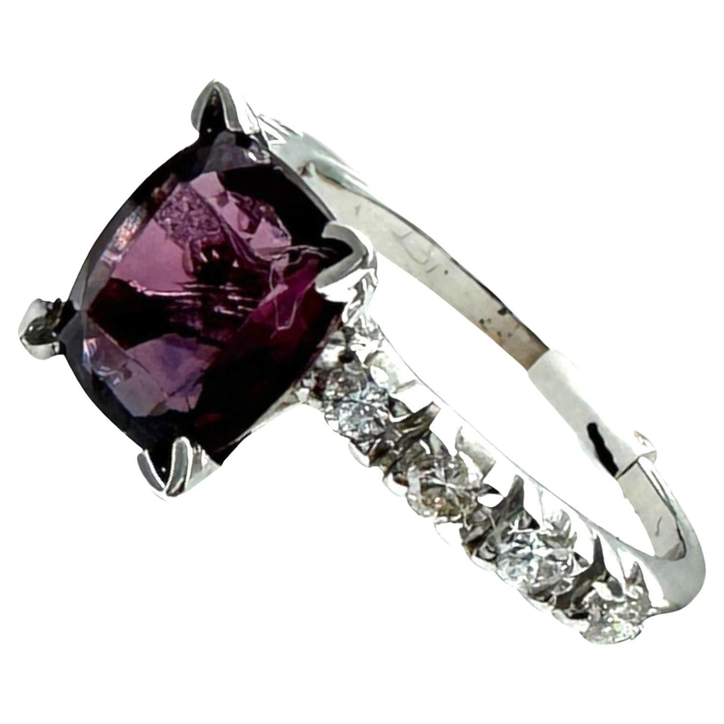 Contemporary 2.03 Ct Reddish Purple Sapphire and Diamond Ring For Sale