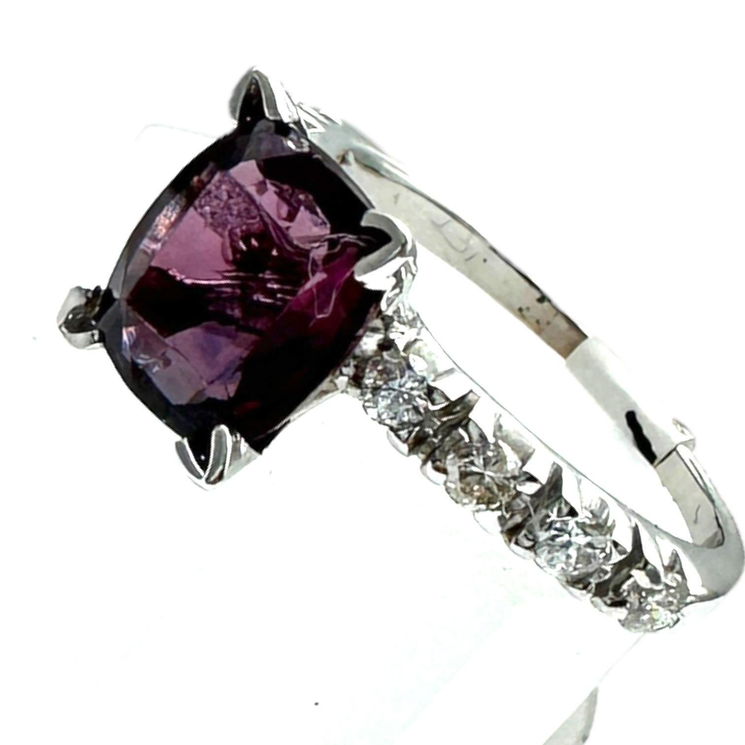 Oval Cut 2.03 Ct Reddish Purple Sapphire and Diamond Ring For Sale