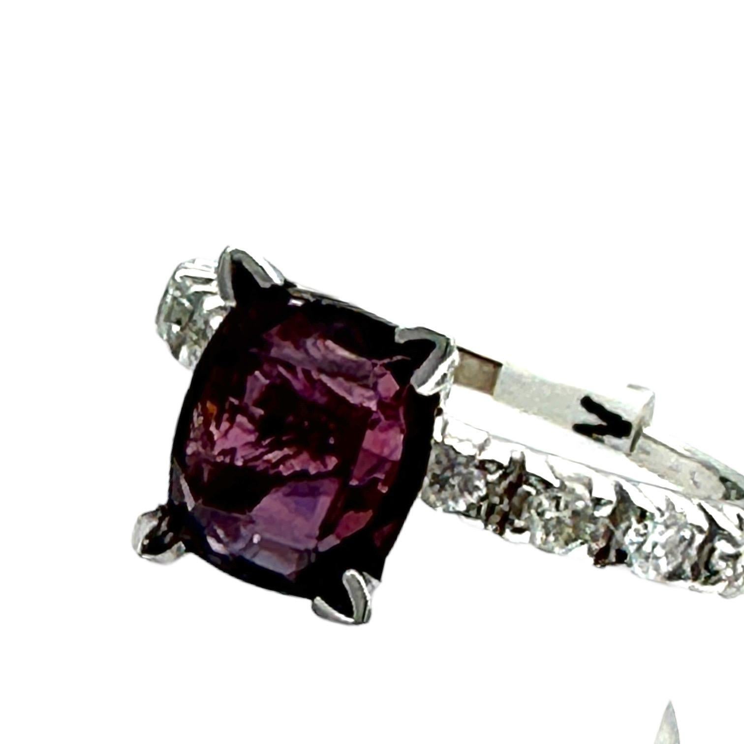 2.03 Ct Reddish Purple Sapphire and Diamond Ring In New Condition For Sale In Laguna Hills, CA