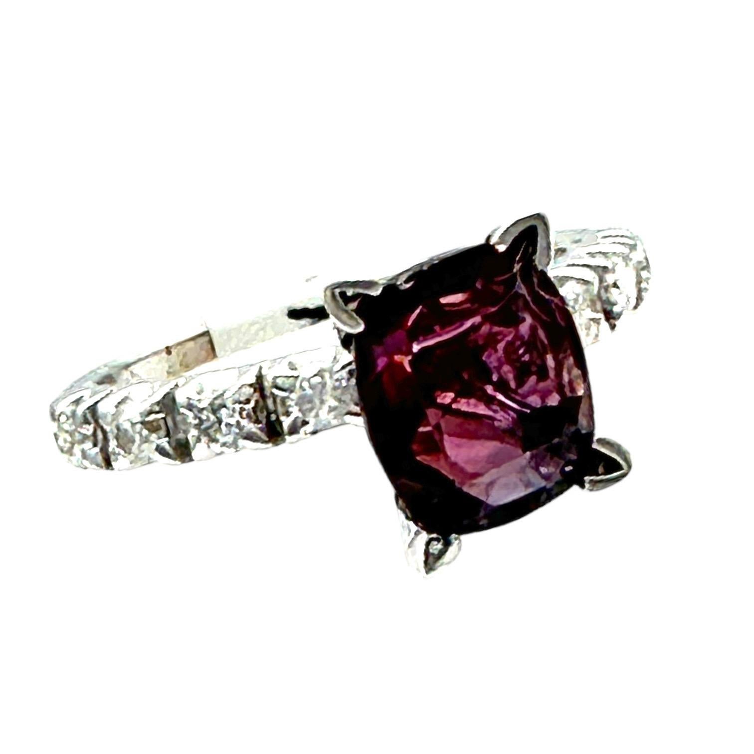 2.03 Ct Reddish Purple Sapphire and Diamond Ring For Sale 3