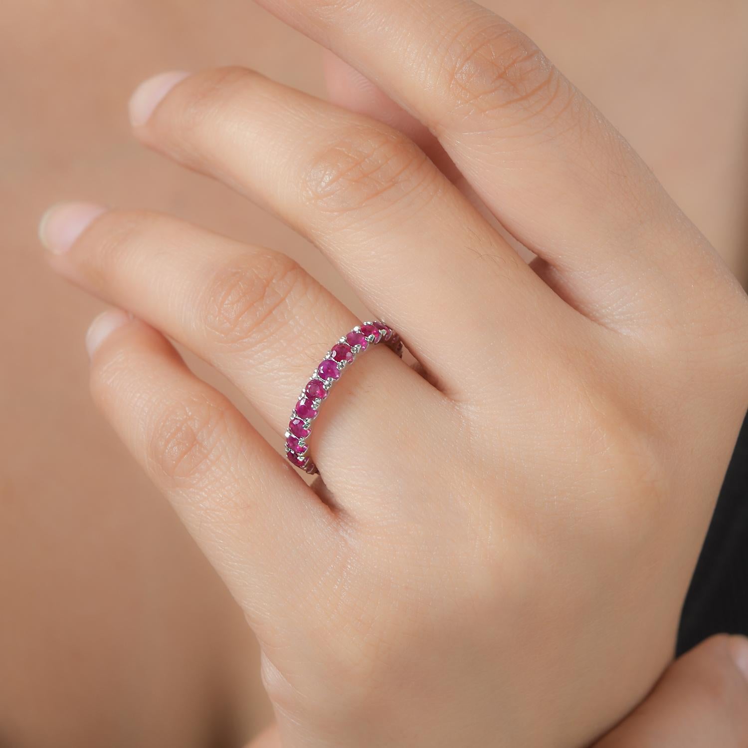 in vendita:  Anello a fascia impilabile con rubino taglio rotondo da 2,03 CTW in oro bianco massiccio 14k 4