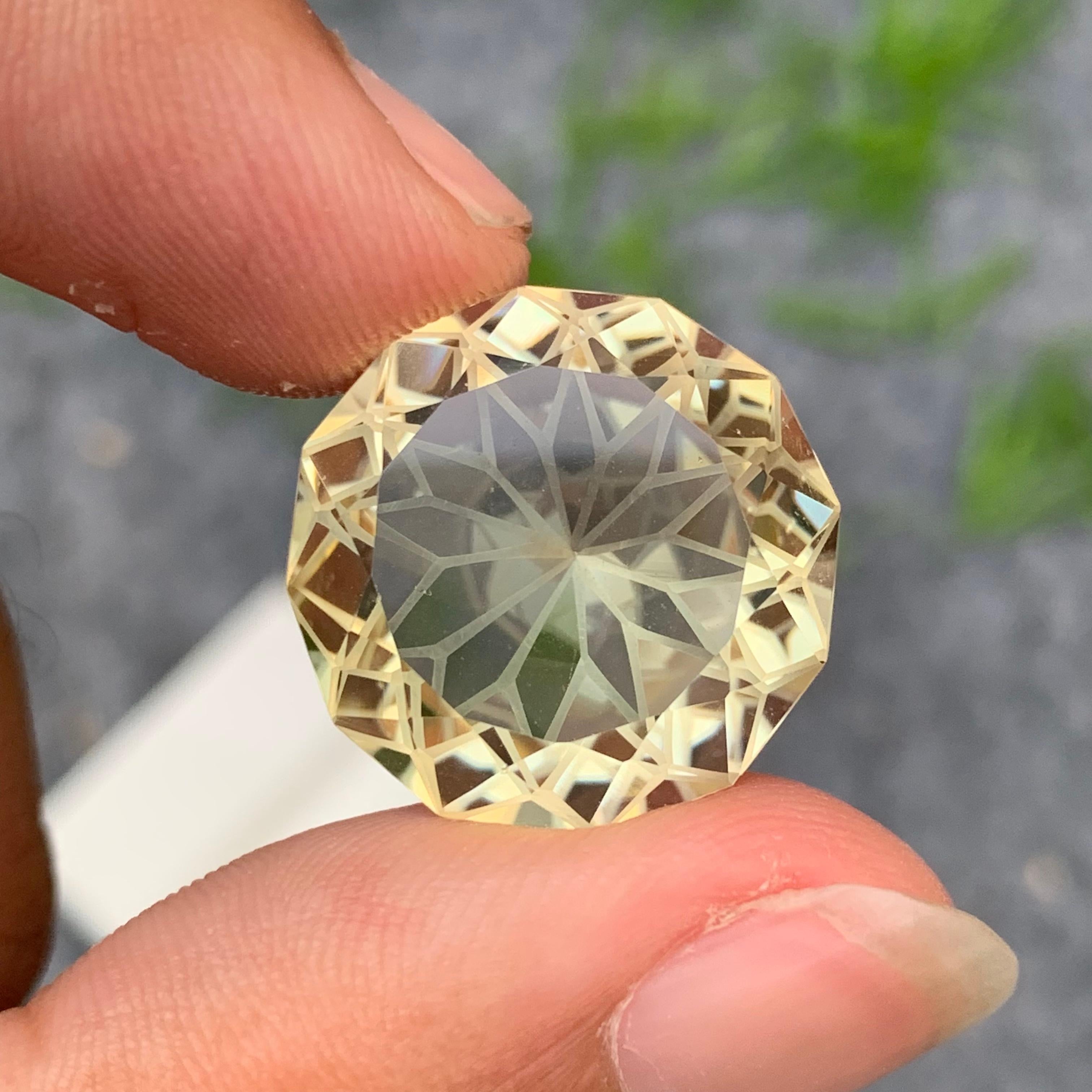 Women's or Men's 20.30 Carats Natural Loose Lime Yellow Citrine Round Cut for Necklace Jewelry For Sale