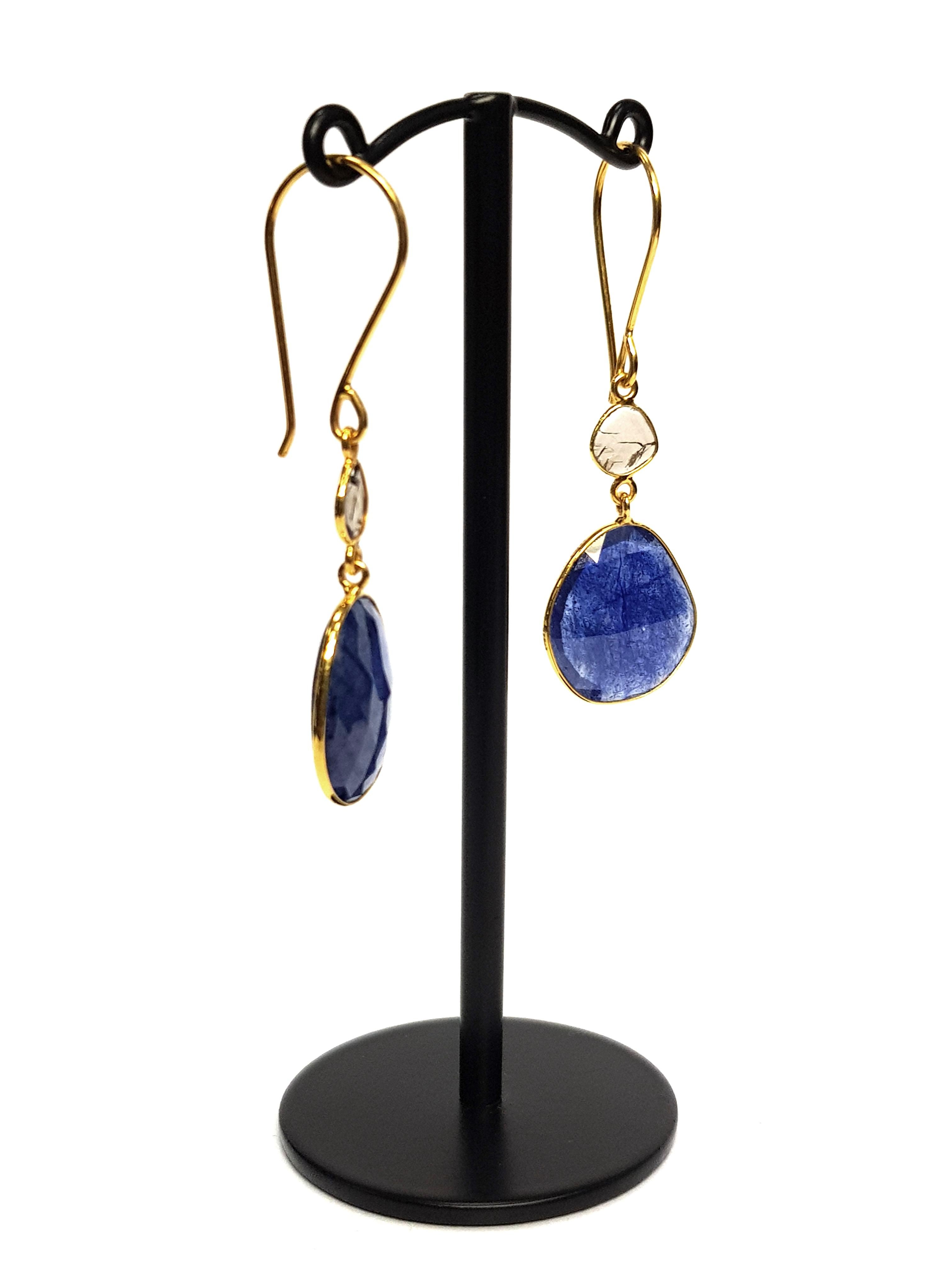 20.30 Carats Rose Cut Blue Sapphire Diamond 18 KT Yellow Gold Artisan Earrings  In New Condition In London, GB