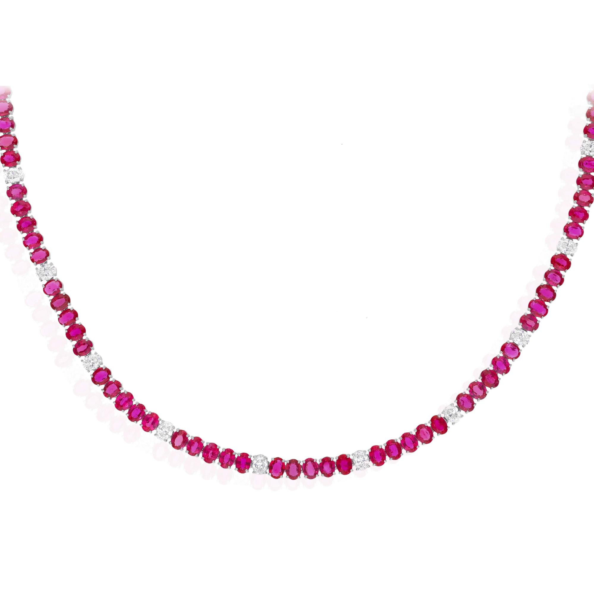 Fundida en oro de 14 quilates, esta exquisita cadena está engastada con 20,32 quilates de rubí y 3,25 quilates de brillantes diamantes.

SIGUE LA TIENDA DE SPECTRUM JEWELS para ver la última colección y piezas exclusivas. Spectrum Jewels se