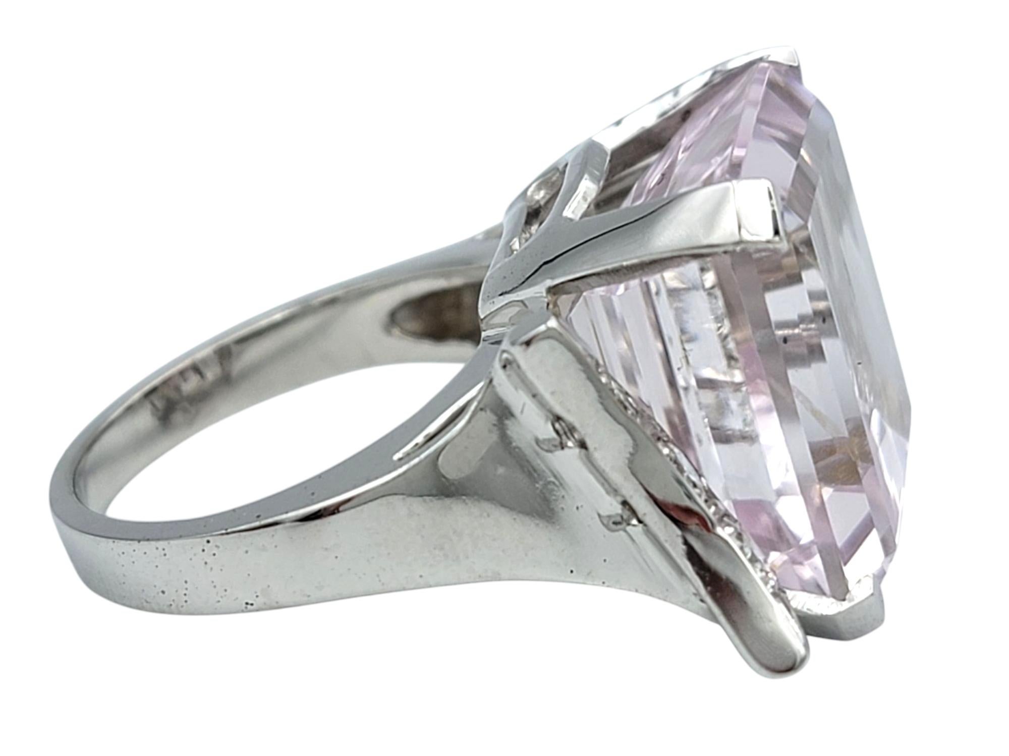 20,32 Karat Quadratischer Kunzit-Cocktailring mit Diamanten im Smaragdschliff aus 14 Karat Gold Damen im Angebot
