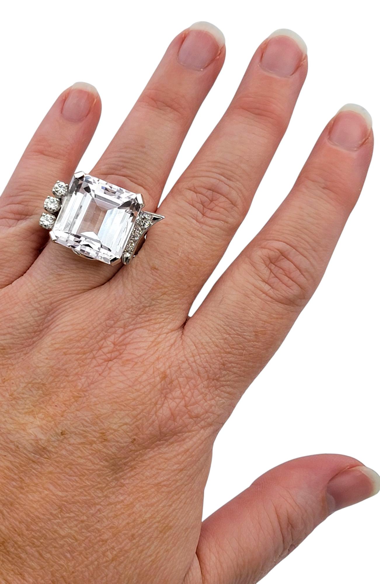 20,32 Karat Quadratischer Kunzit-Cocktailring mit Diamanten im Smaragdschliff aus 14 Karat Gold im Angebot 3