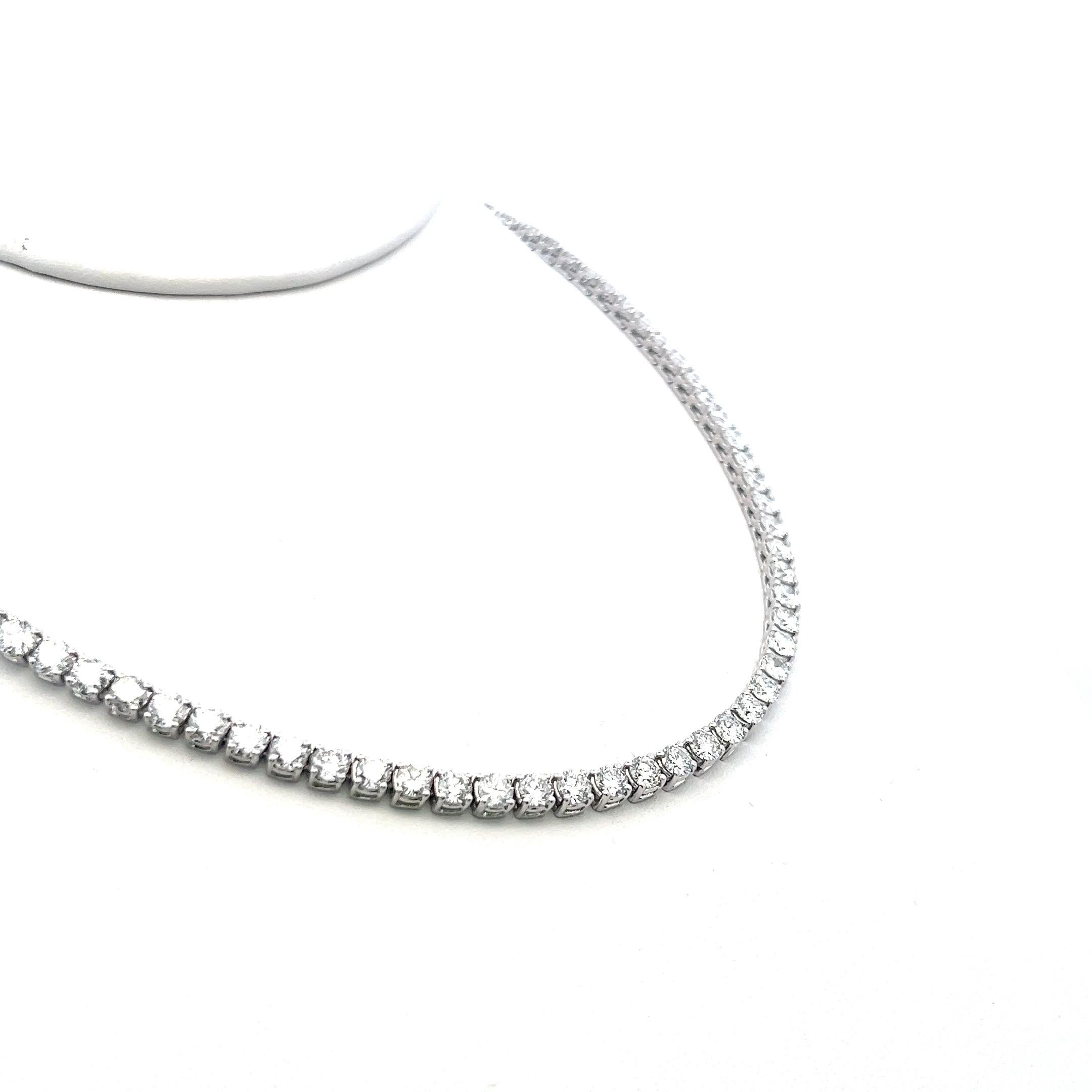 Taille brillant 20.33 Carat Round Brilliant G VS Diamond 14 Karat White Gold Riviera Necklace en vente