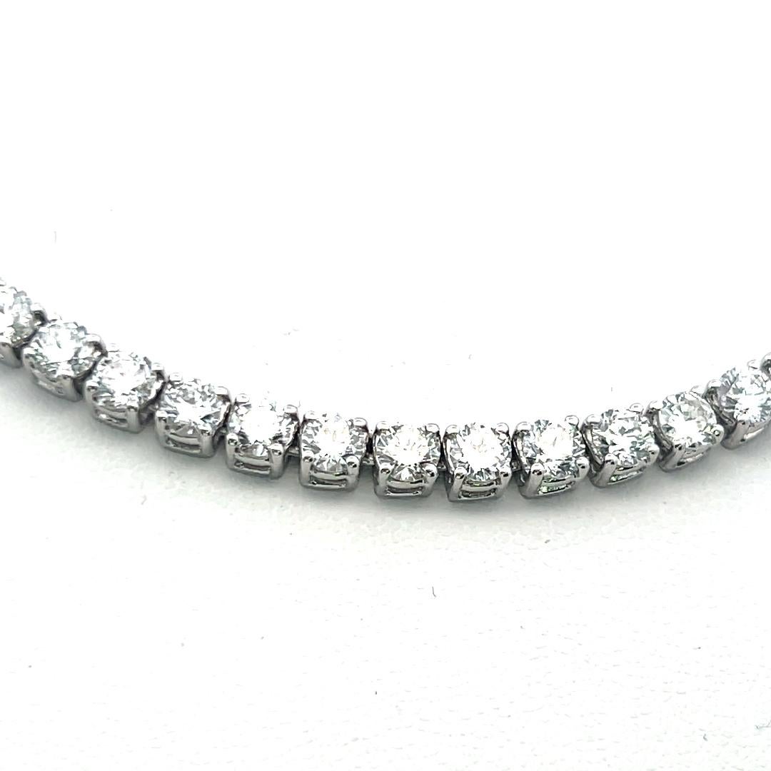 20.33 Carat Round Brilliant G VS Diamond 14 Karat White Gold Riviera Necklace Pour femmes en vente