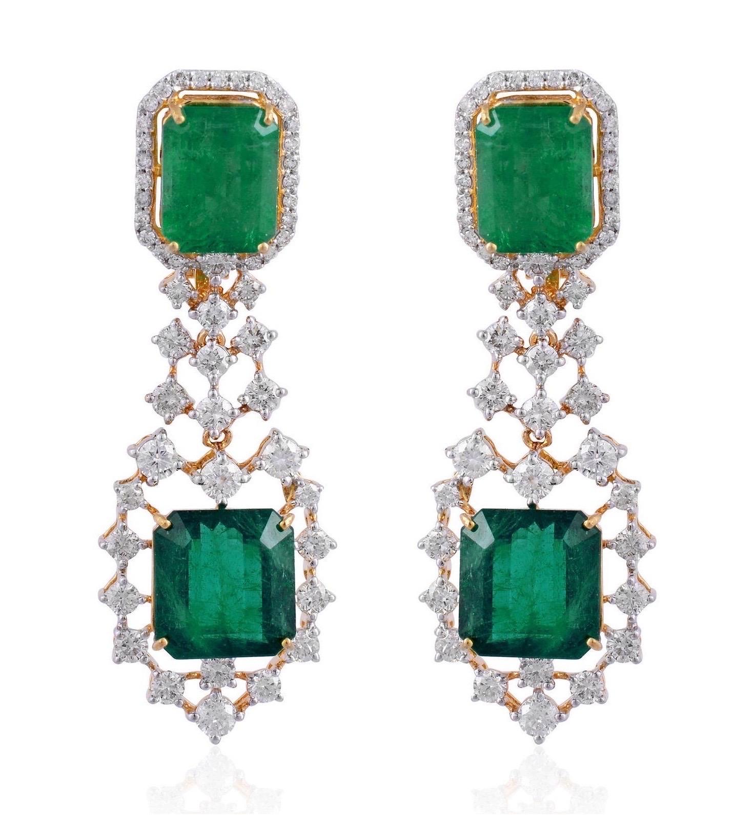 Boucles d'oreilles en or 18 carats avec diamants et émeraudes de 20,35 carats Neuf - En vente à Hoffman Estate, IL